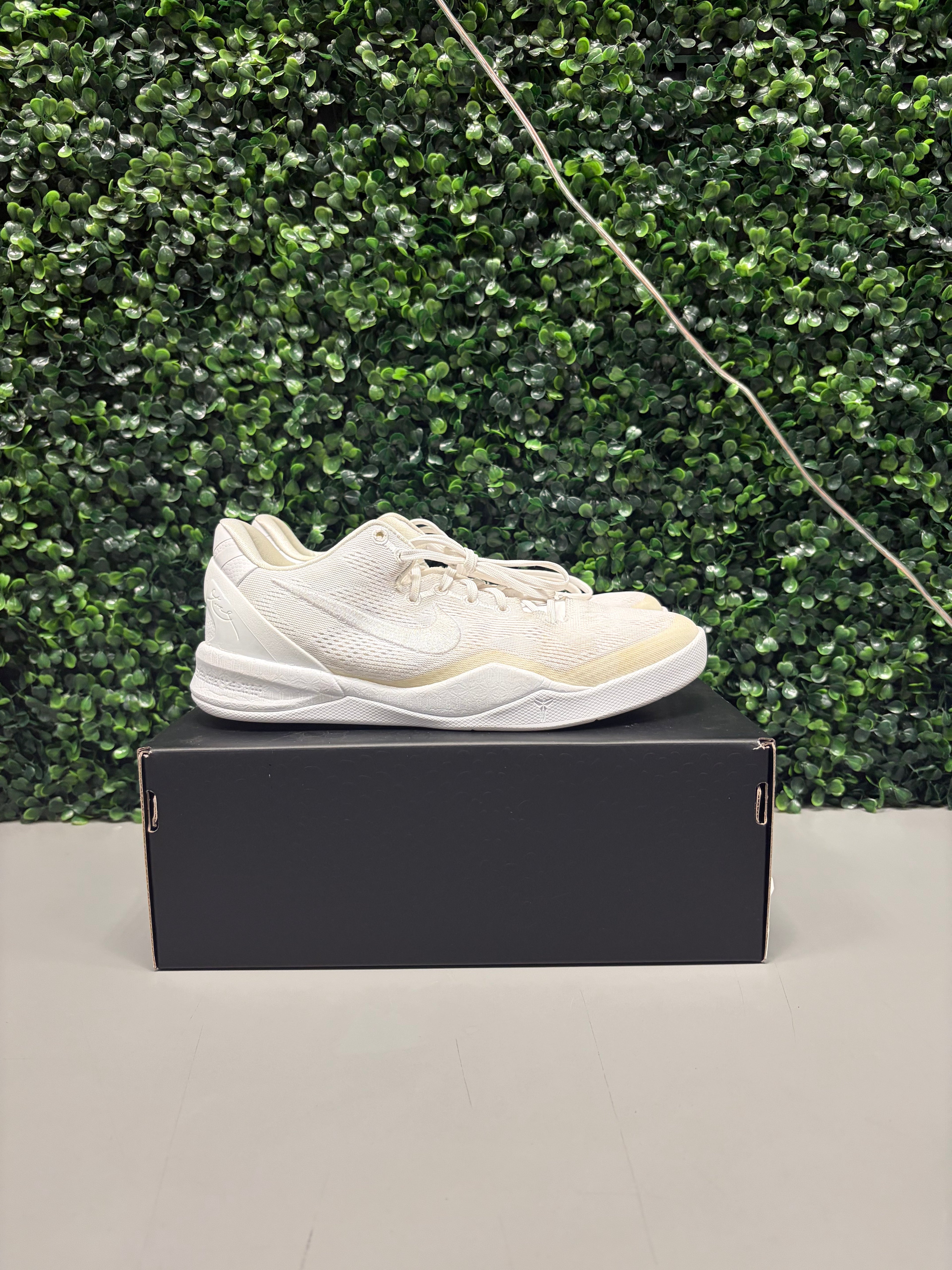 Kobe 8 "Halo" Size 7Y Preowned