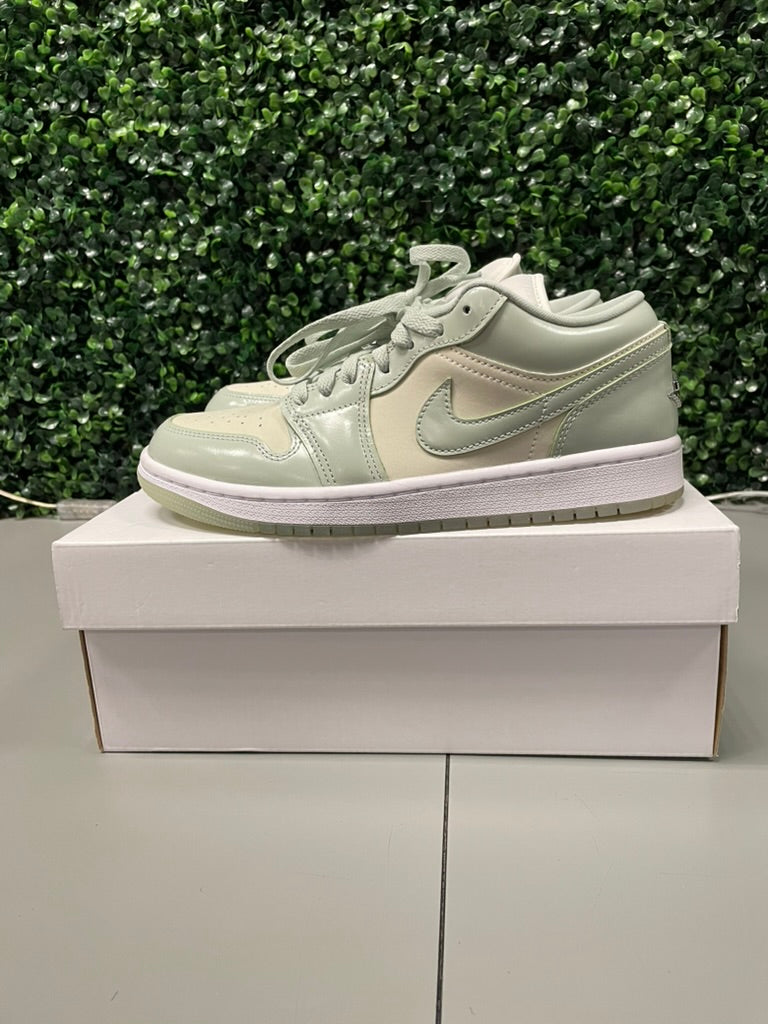 Jordan 1 Low "Seafoam Sail" Size 8W Preowned