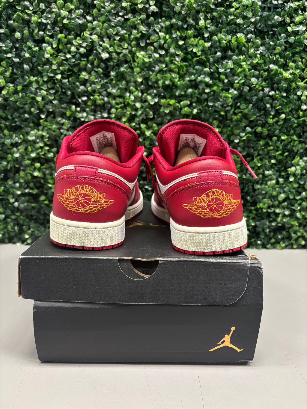 Jordan 1 Low "Cardinal" Size 10 Preowned