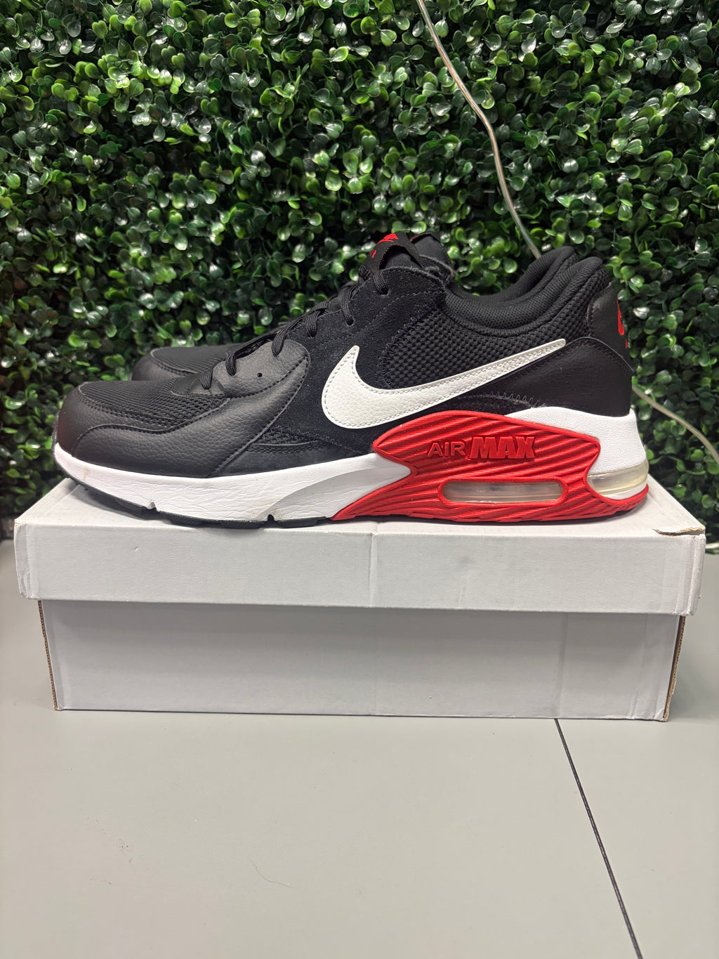 Nike Air Max Excee "Bred" Size 14 Preowned