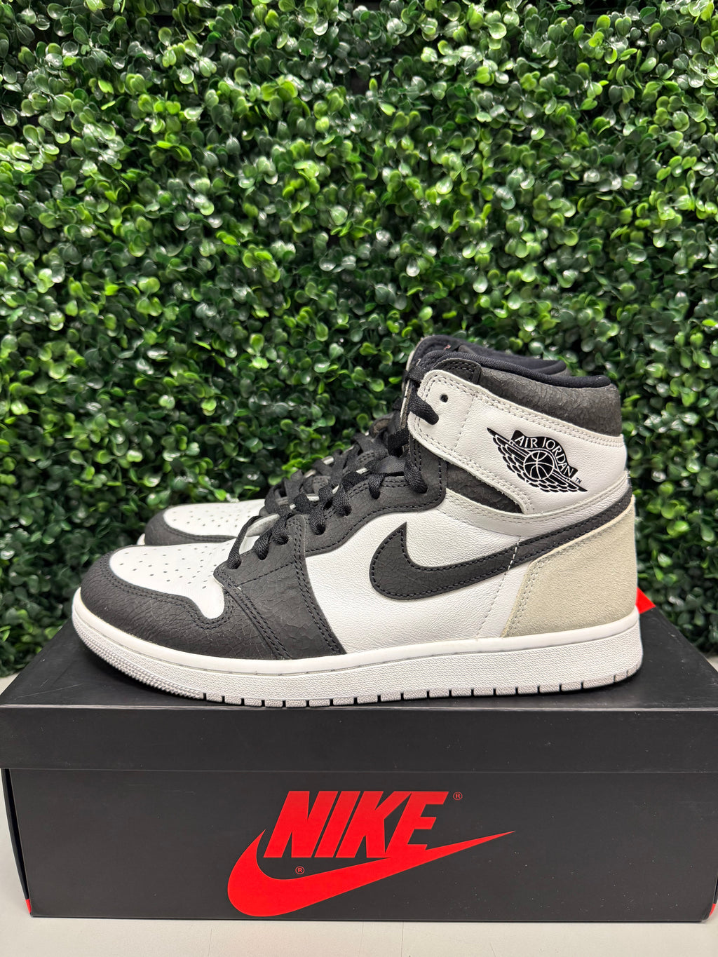 Jordan 1 High "Bleached Coral" Size 10 Preowned