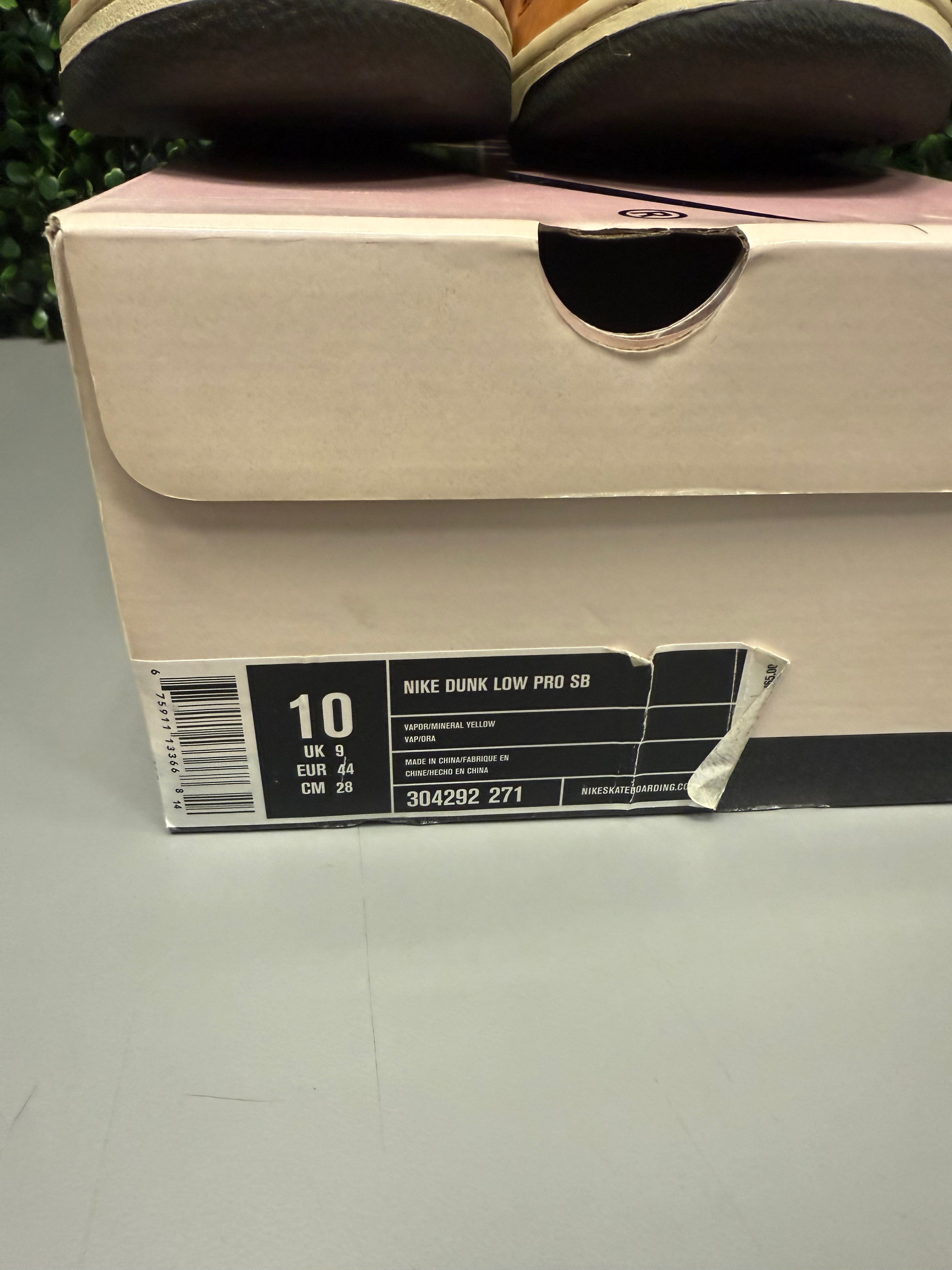 Nike SB Dunk Low "Vapour Mineral Yellow" Size 10 Preowned