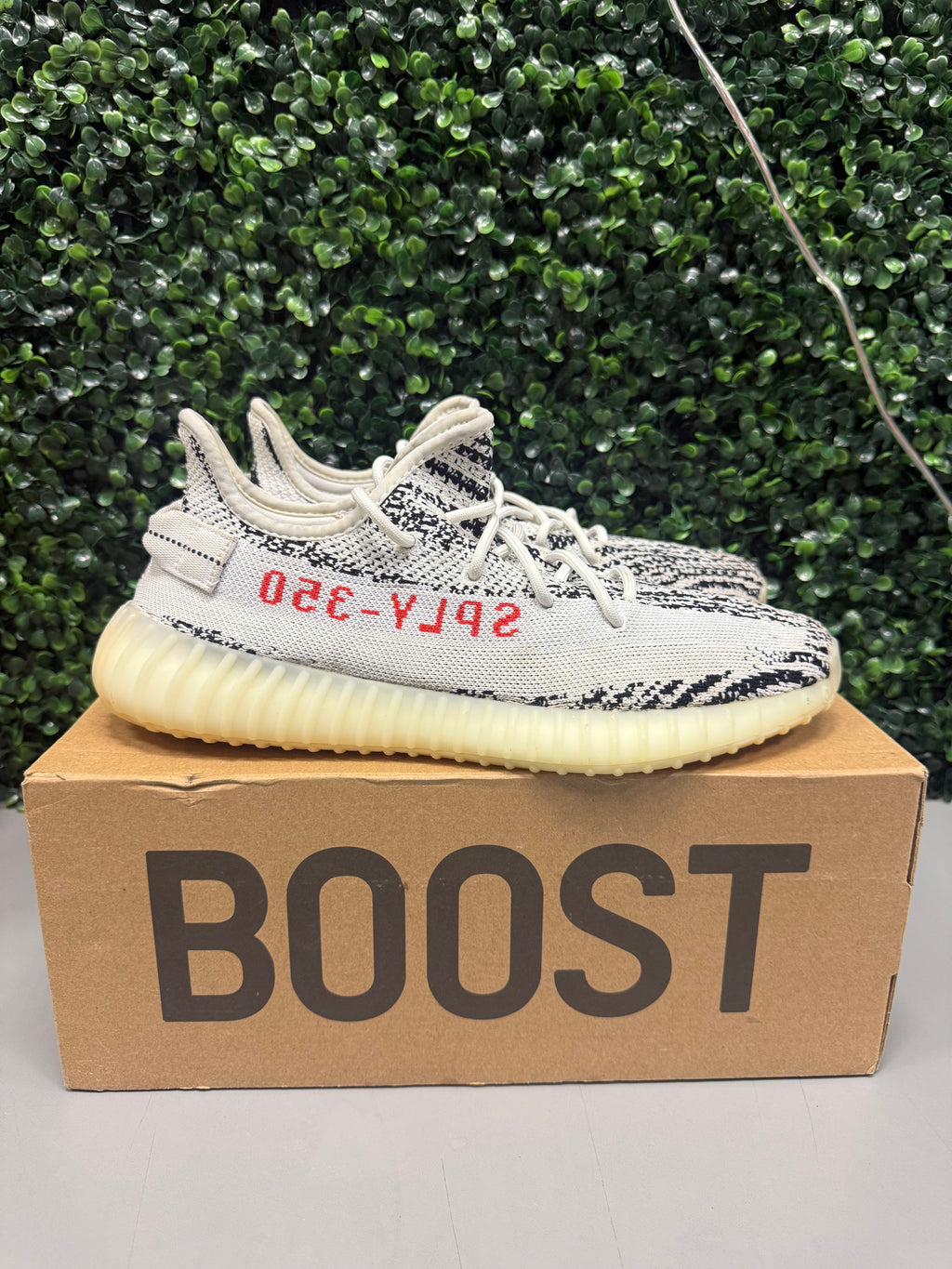 Yeezy 350 V2 "Zebra" Size 10.5 Preowned