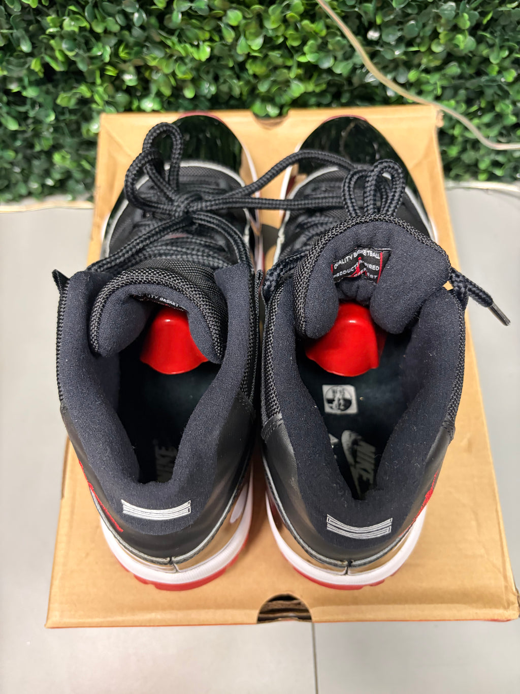 Jordan 11 Retro "Playoffs Bred" (2019) Size 12 Preowned