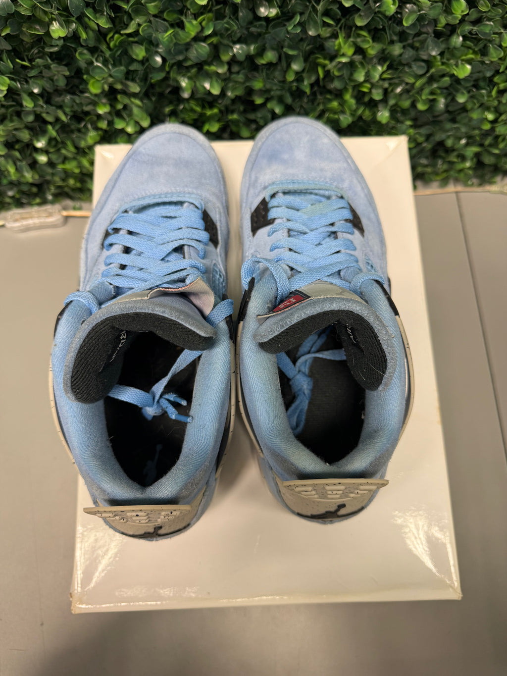 Jordan 4 "University Blue" Size 10.5 Preowned