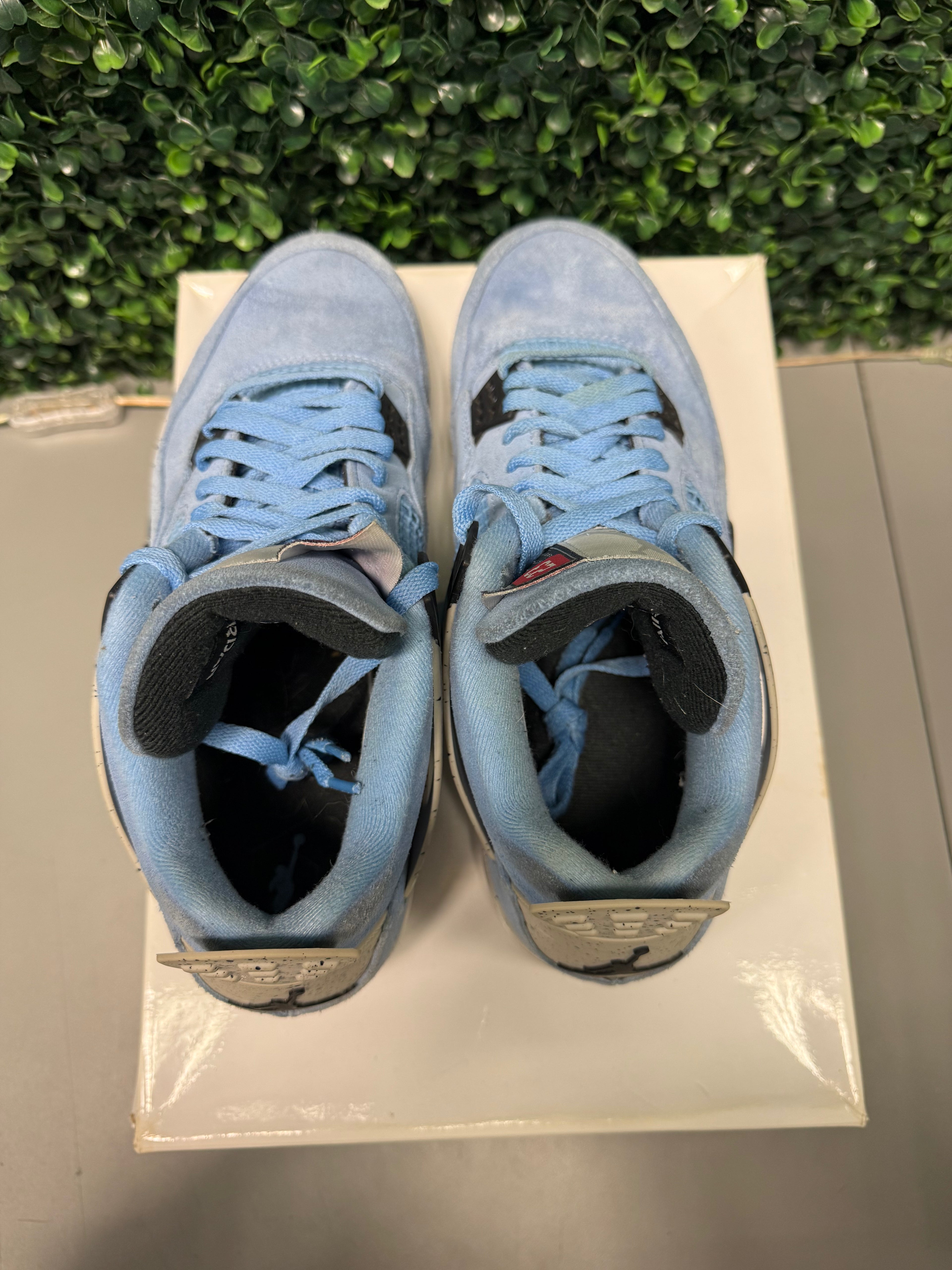 Jordan 4 "University Blue" Size 10.5 Preowned