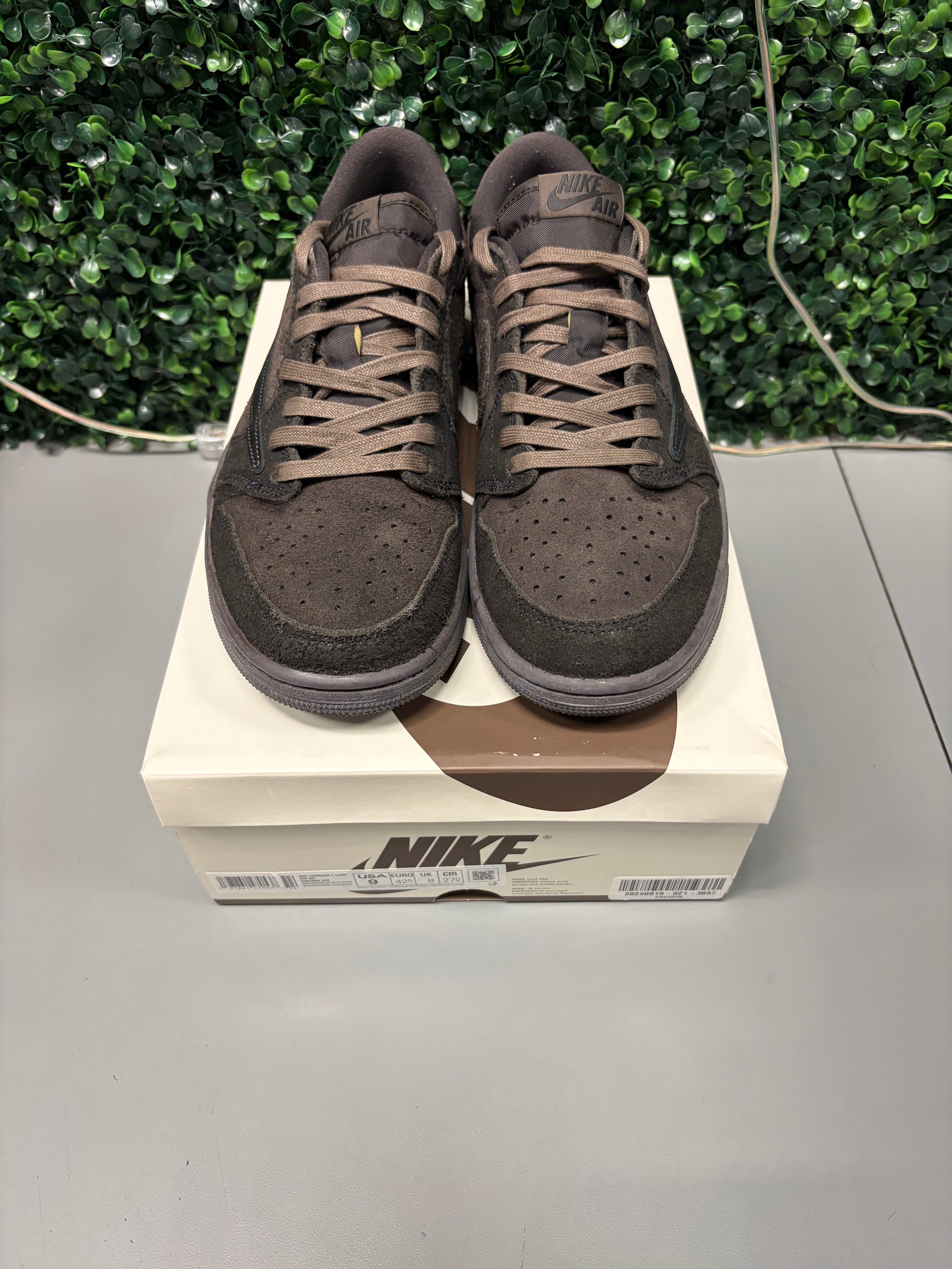 Jordan 1 Retro Low OG SP Travis Scott "Velvet Brown" Size 9 Preowned