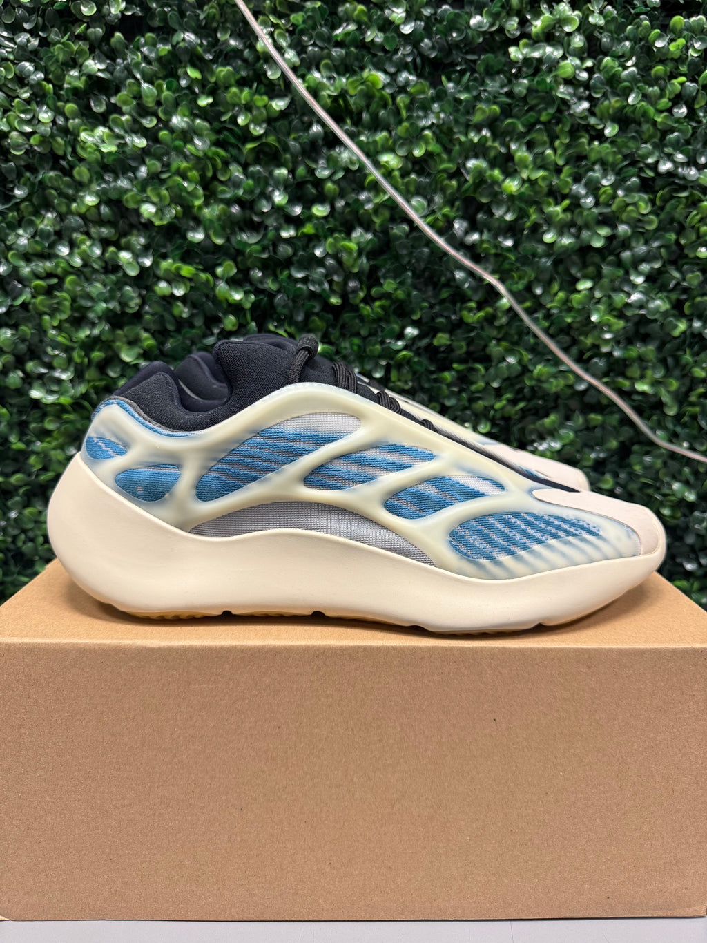 Adidas Yeezy 700 V3 "Kyanite" Size 11 Preowned