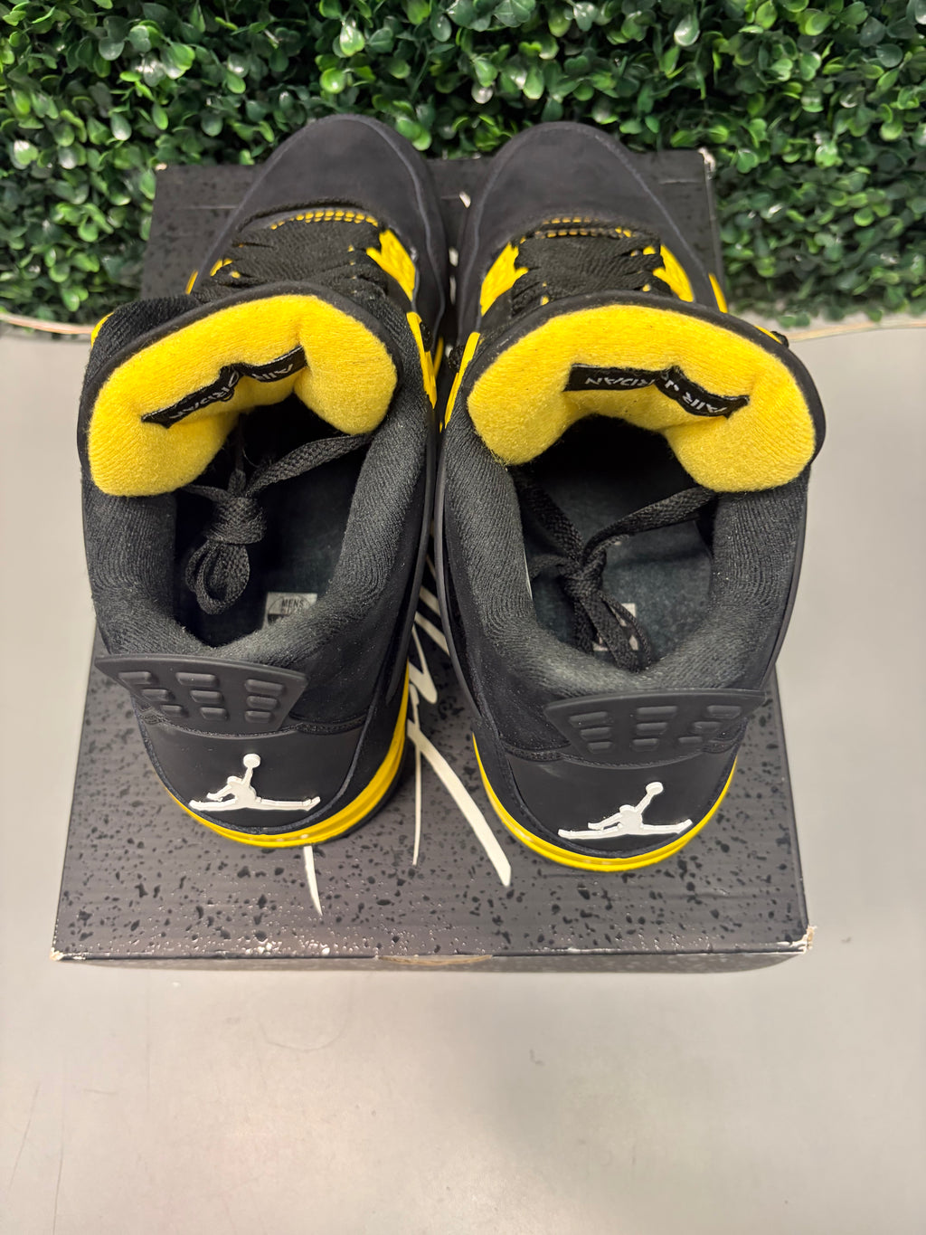 Jordan 4 Retro "Thunder" Size 12.5 Preowned