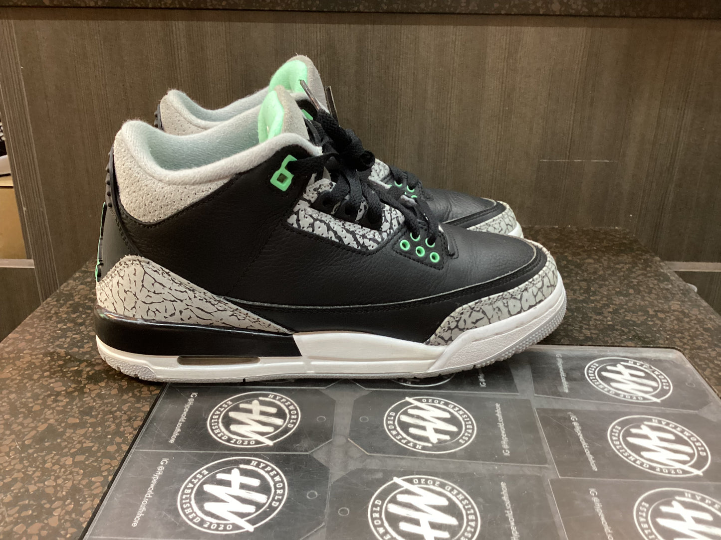 JORDAN 3 “GREEN GLOW” SIZE 6Y Pre Owned