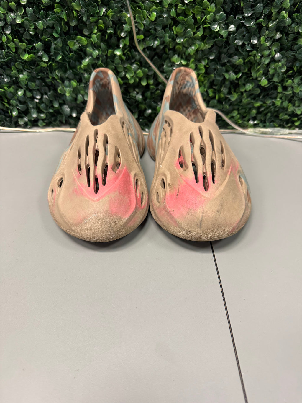 Yeezy Foam RNNR "MX Sand Grey" Size 7 Preowned