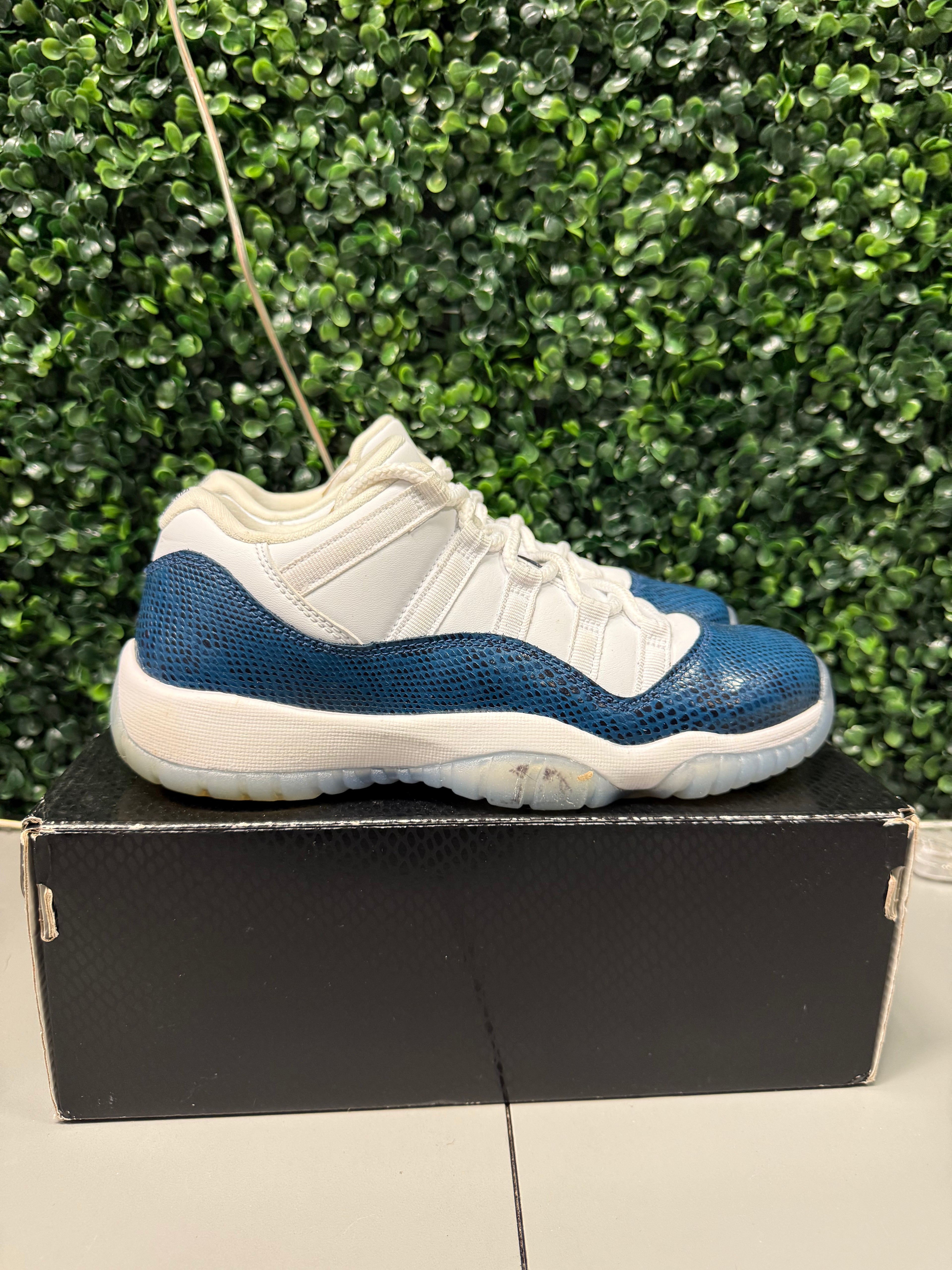 Jordan 11 Low "Navy Snakeskin" Size 6.5Y Preowned