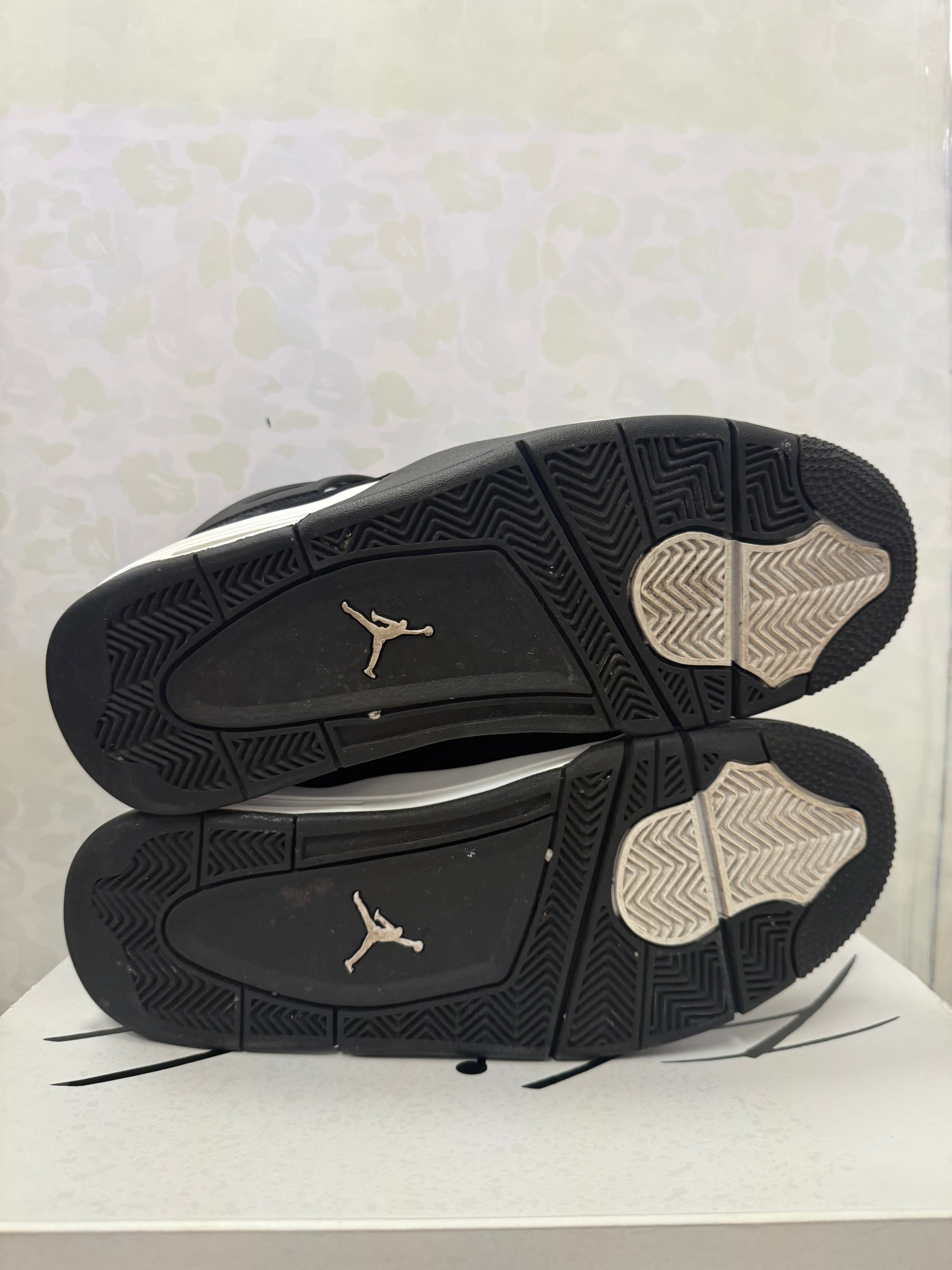 Jordan 4 “White Thunder” Size 10 Preowned