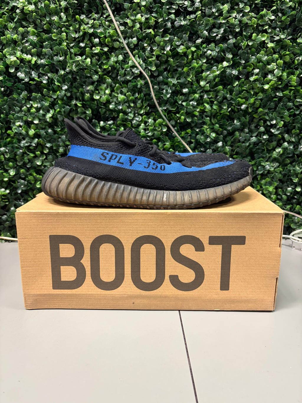 Yeezy Boost 350 V2 "Dazzling Blue" Size 10 Preowned