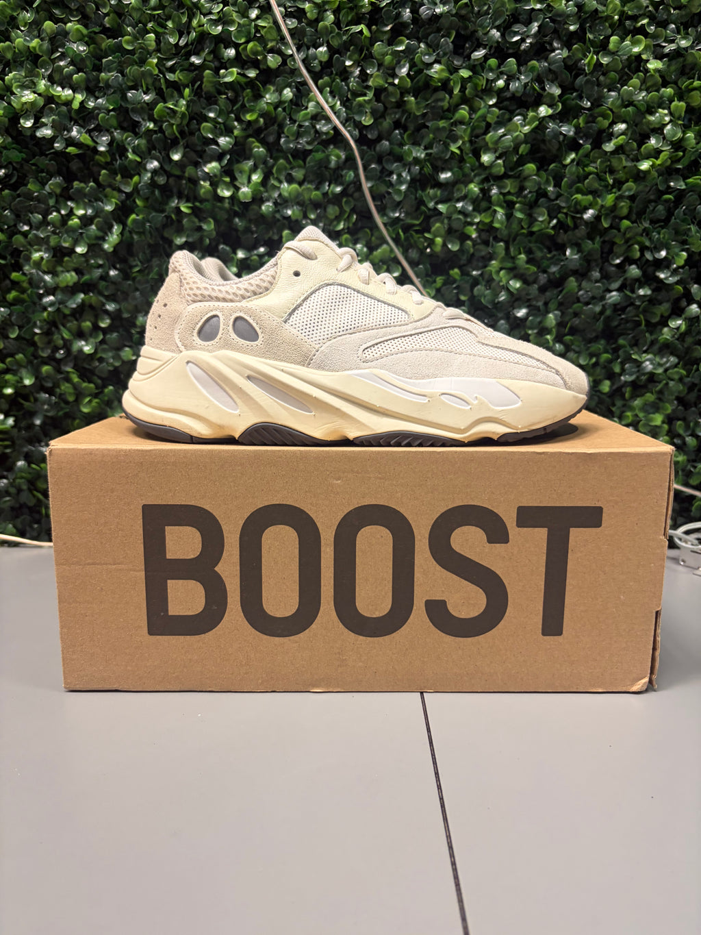 adidas Yeezy Boost 700 "Analog" Size 7 Preowned