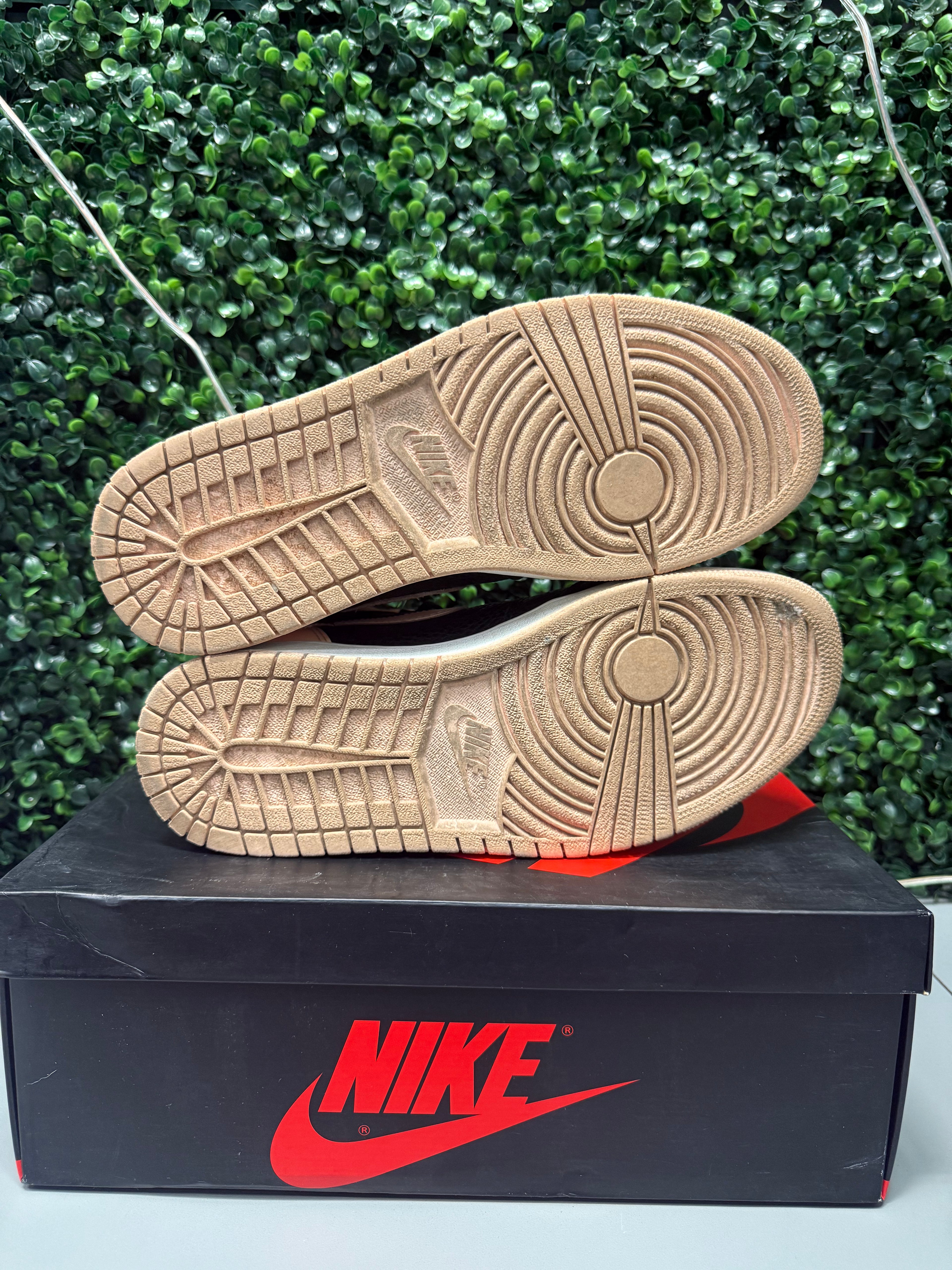 Jordan 1 High "Crimson" Size 9 Preowned