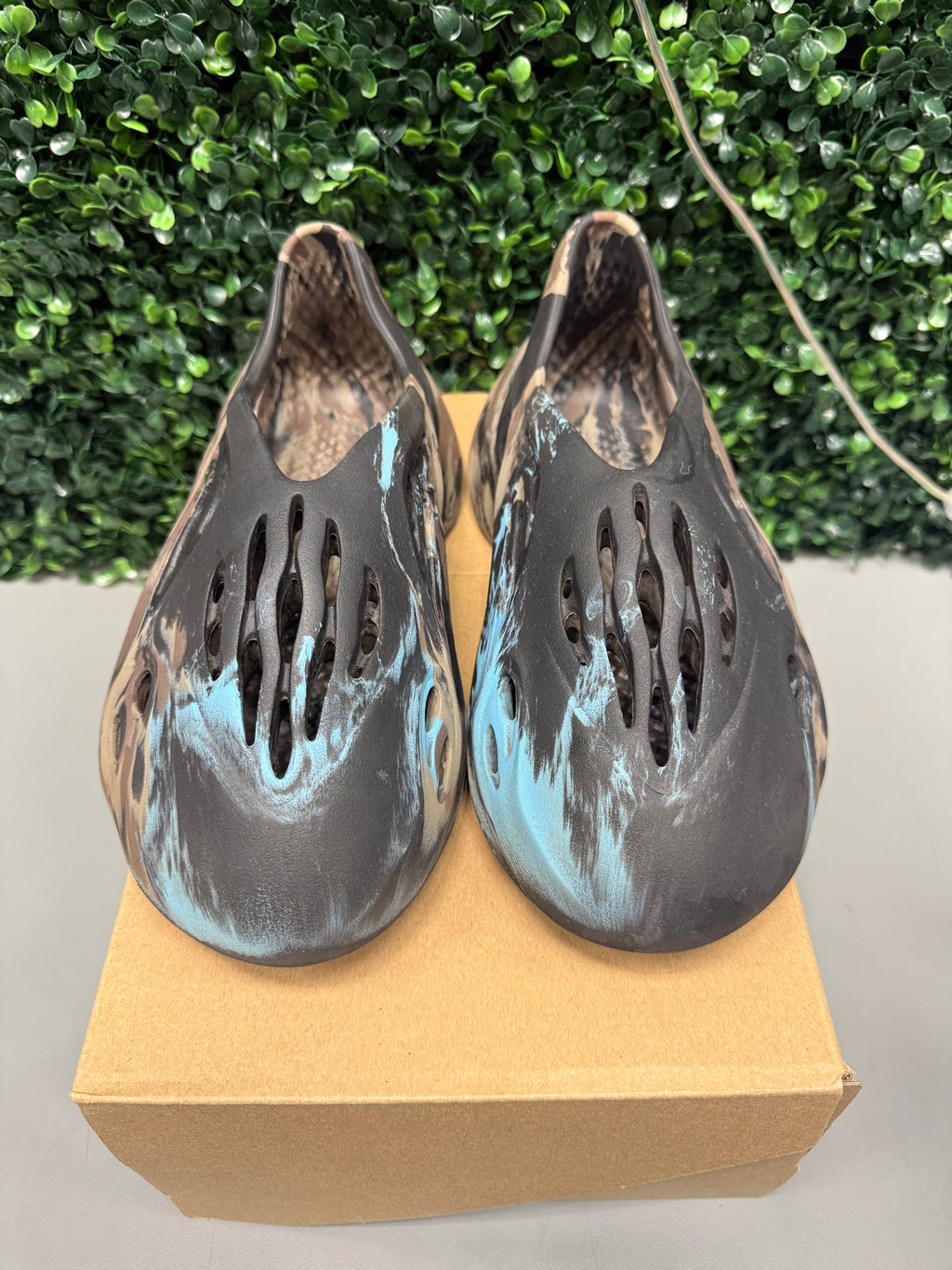 Yeezy Foam RNNR "Mx Cinder" Size 10 Preowned