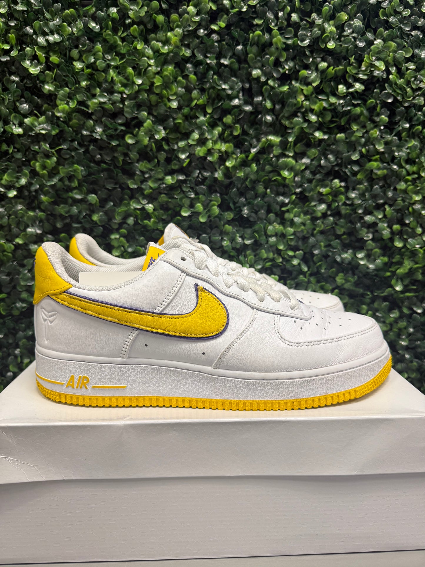 Nike Kobe Air Force 1 "Lakers Home" Size 11 Preowned
