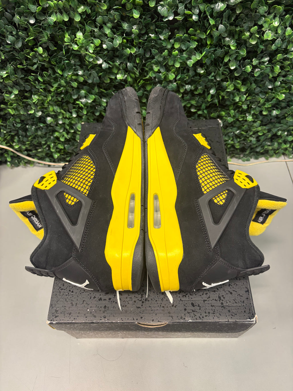 Jordan 4 Retro "Thunder" Size 12.5 Preowned