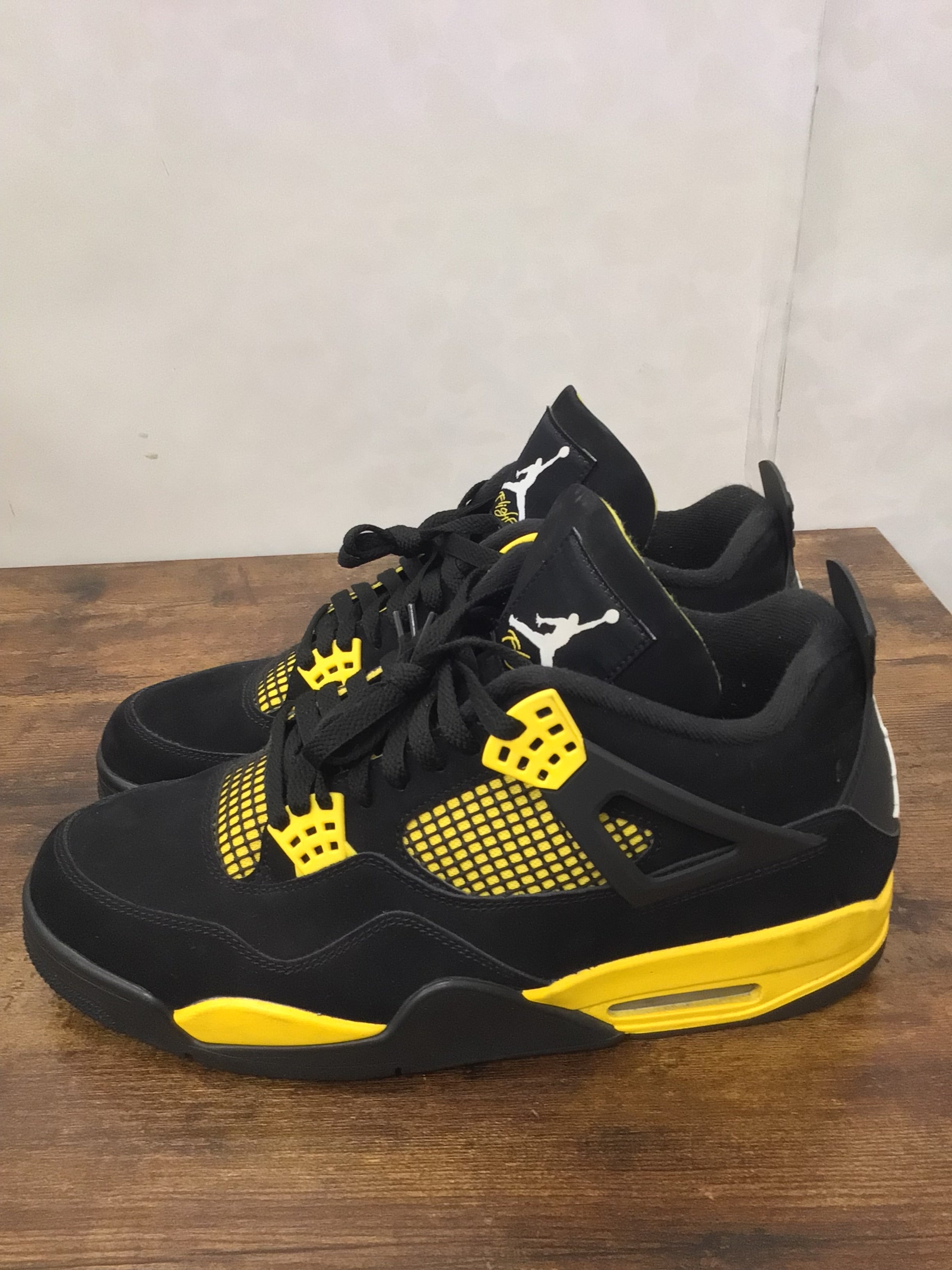 Jordan 4 Retro Thunder Size 12M Preowned(no box)