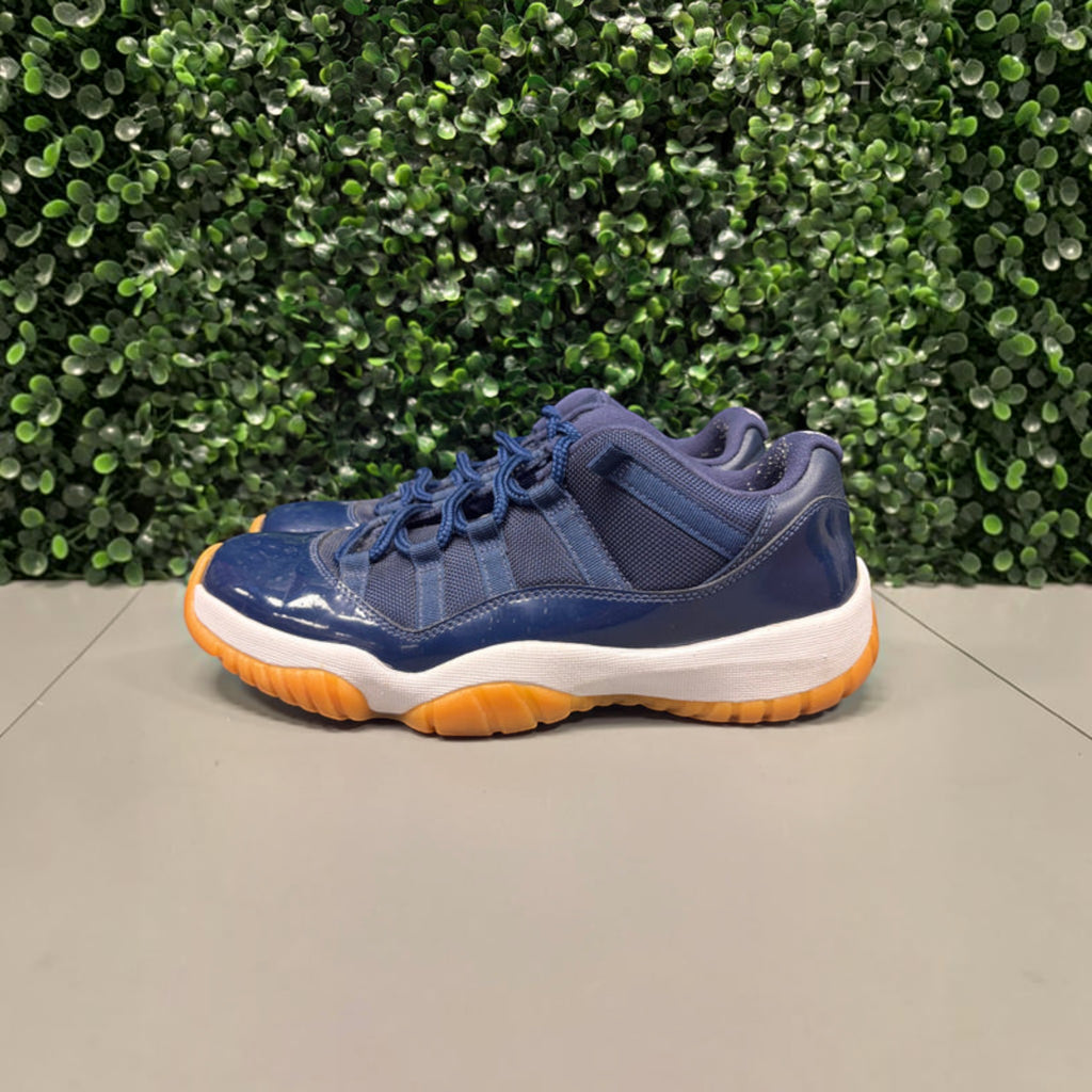 Jordan 11 Retro Low "Midnight Navy" Size 9 Preowned