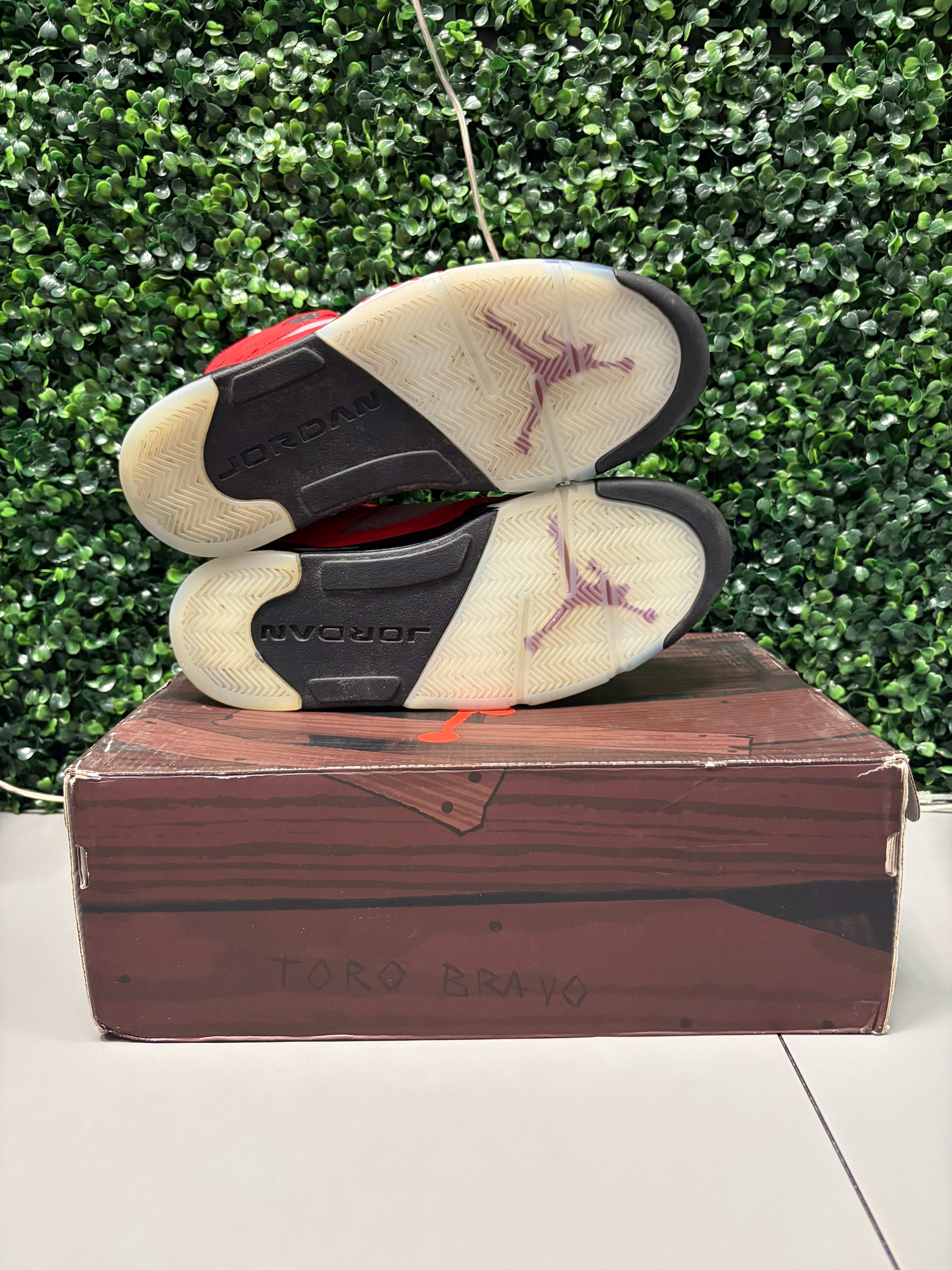 Jordan 5 Retro "Raging Bull Red" (2021) Size 11 Preowned