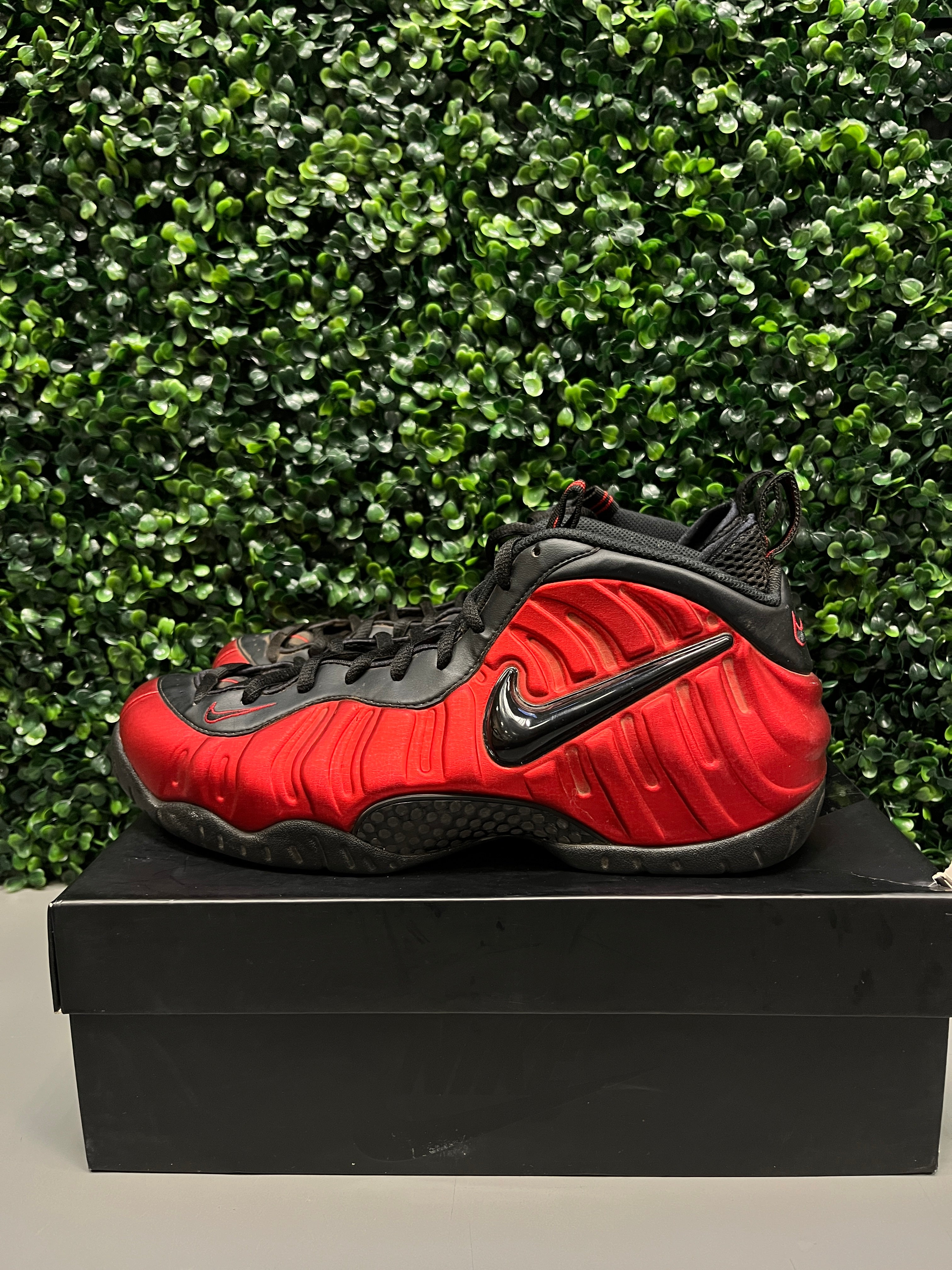 Nike Air Foamposite Pro "University Red" Size 11.5 Preowned