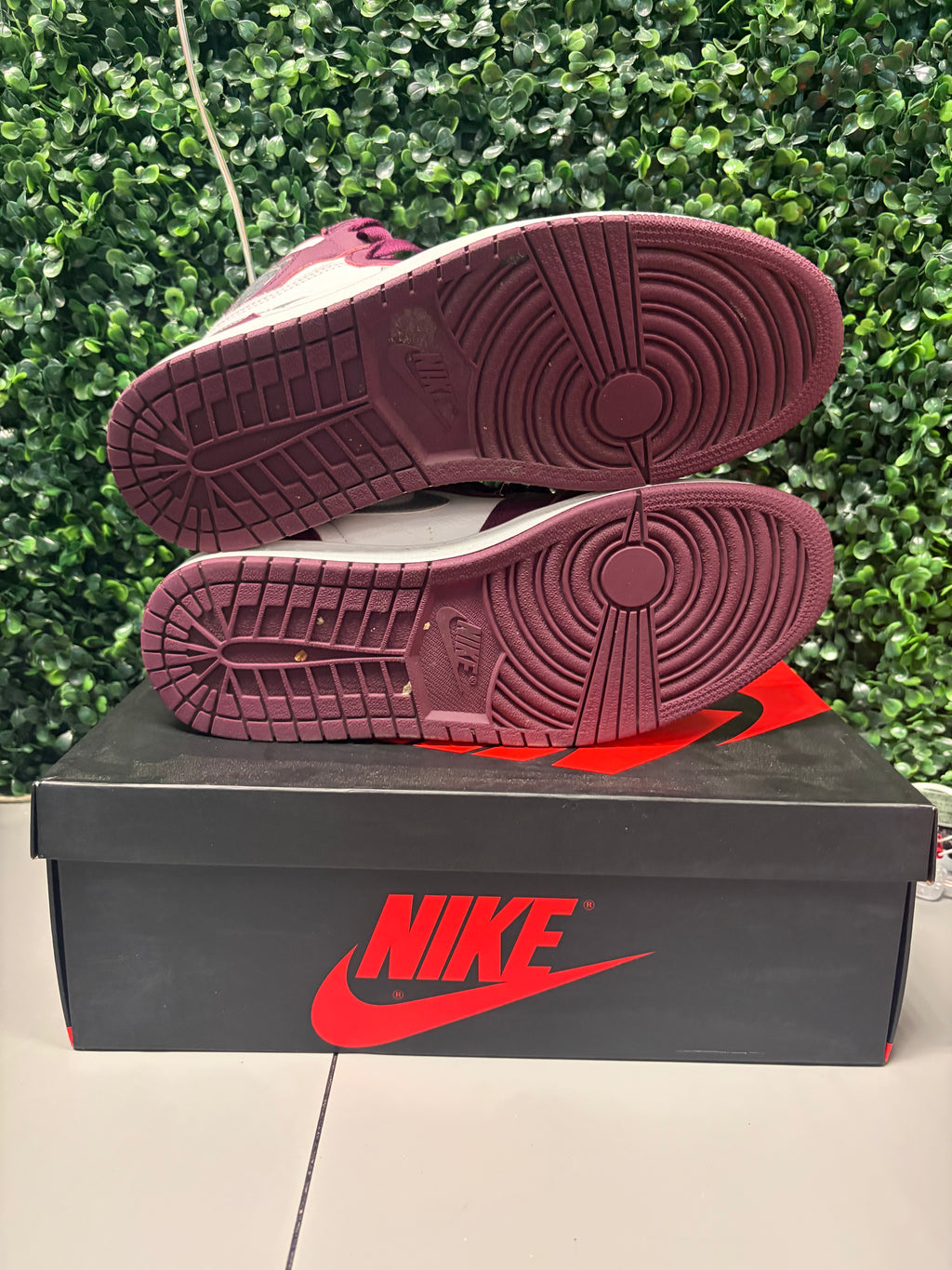 Jordan 1 Retro High OG "Bordeaux" Size 12 Preowned