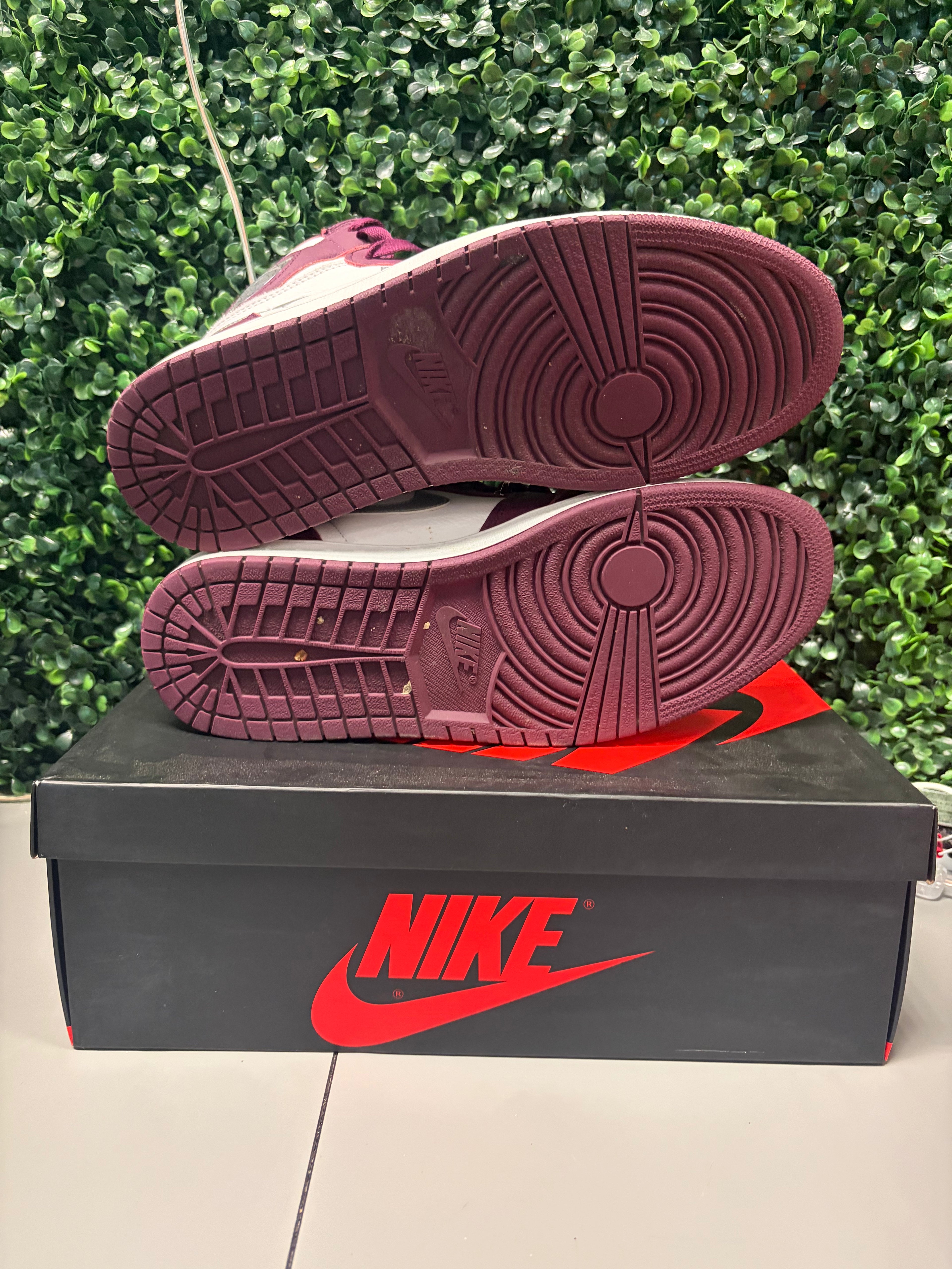 Jordan 1 Retro High OG "Bordeaux" Size 12 Preowned