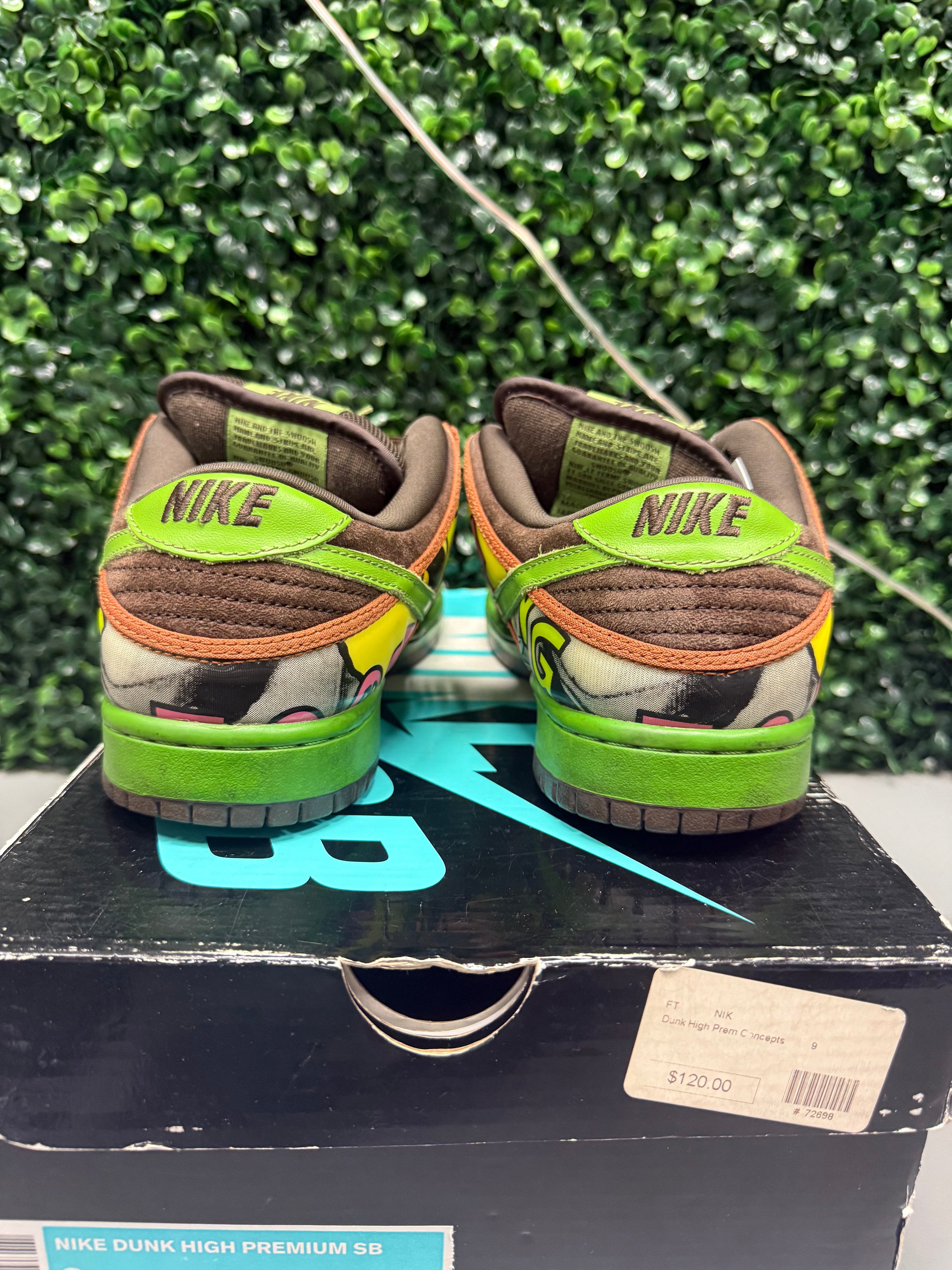 Nike SB Dunk Low "De La Soul" Size 9 Preowned