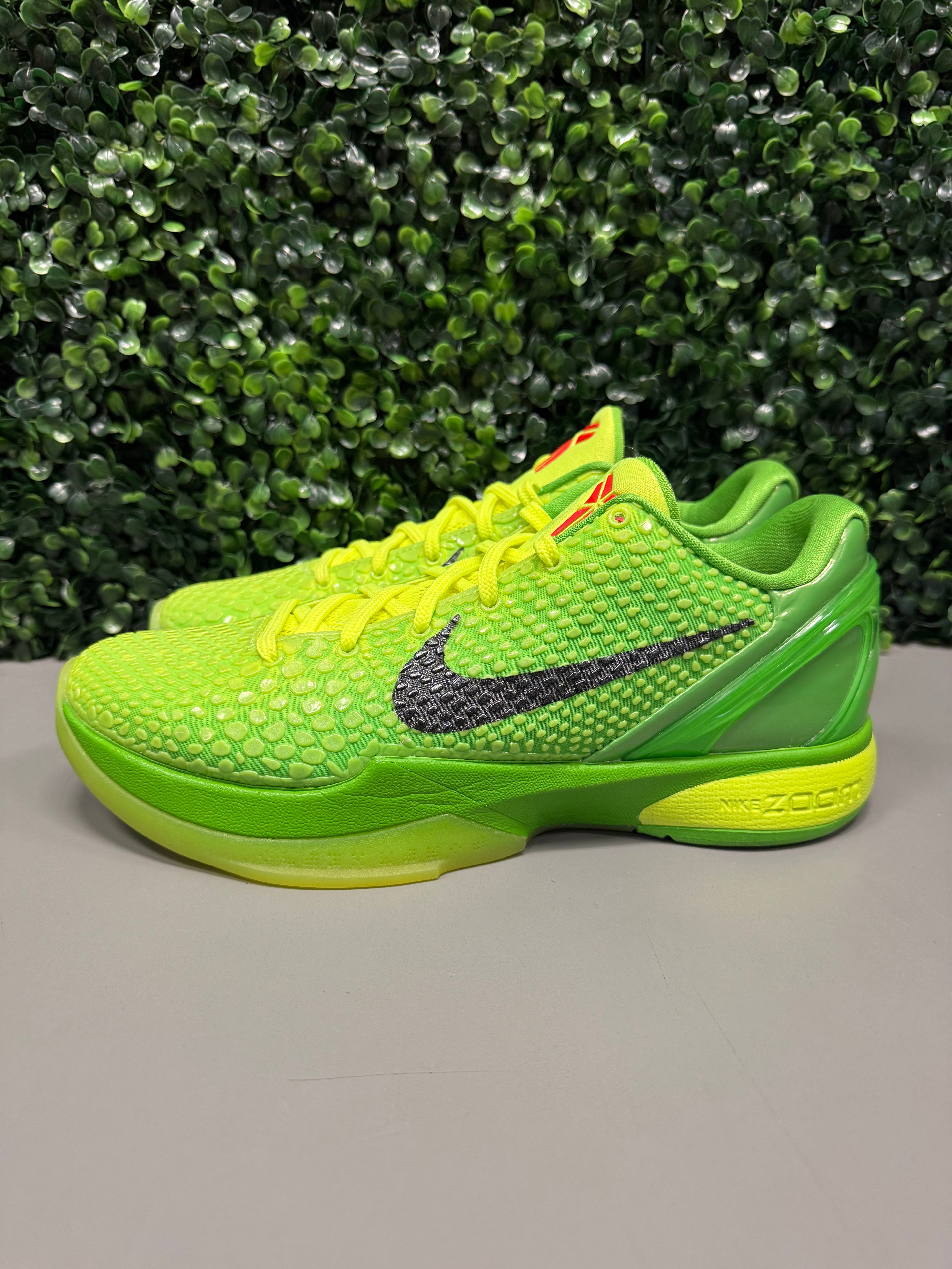 Kobe 6 Protro 'Grinch' Size 9 Preowned with no box