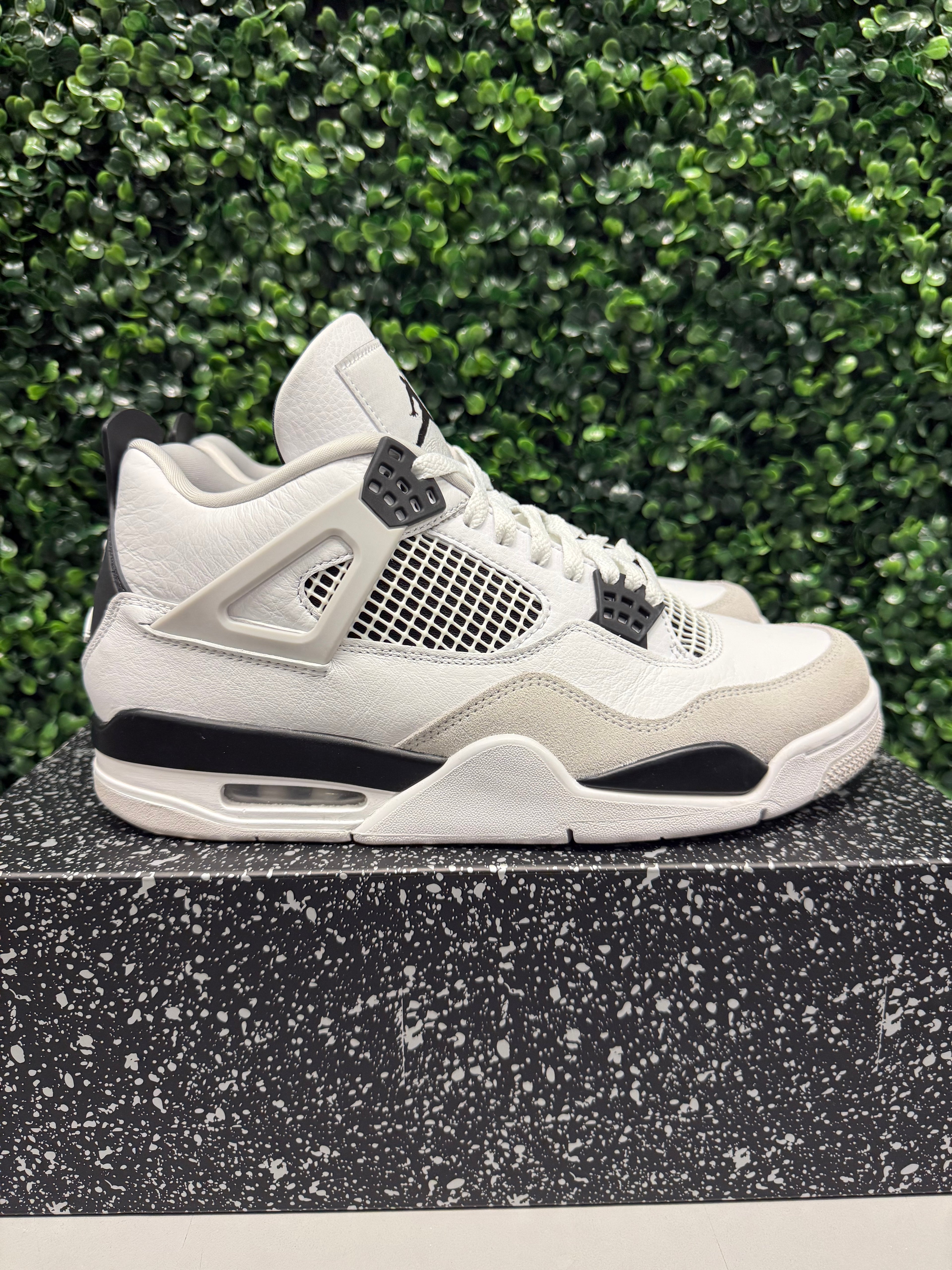 Jordan 4 "Military Black" Size 10 Preowned