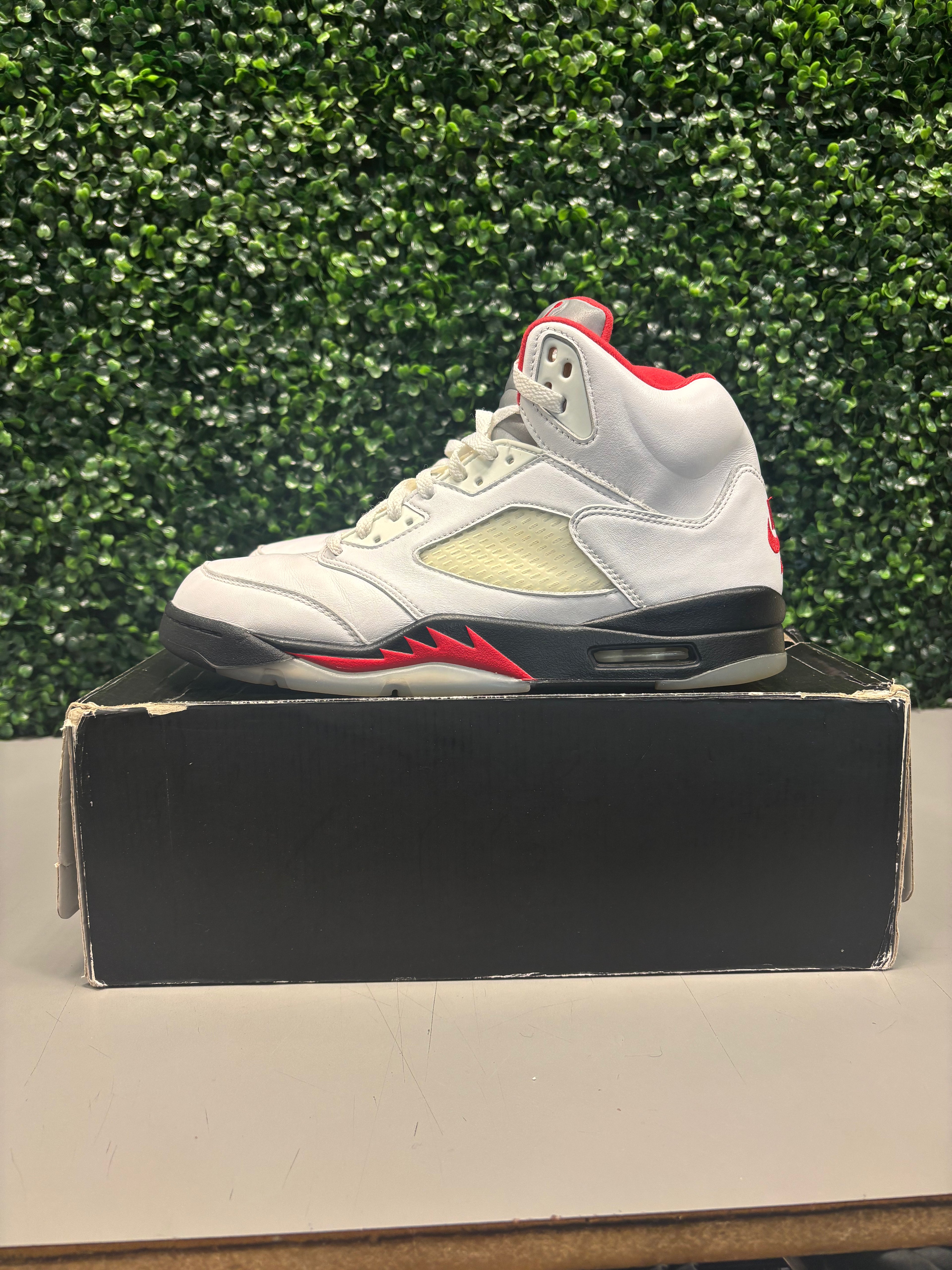 Jordan 5 Retro "Fire Red" Size 11.5 Preowned