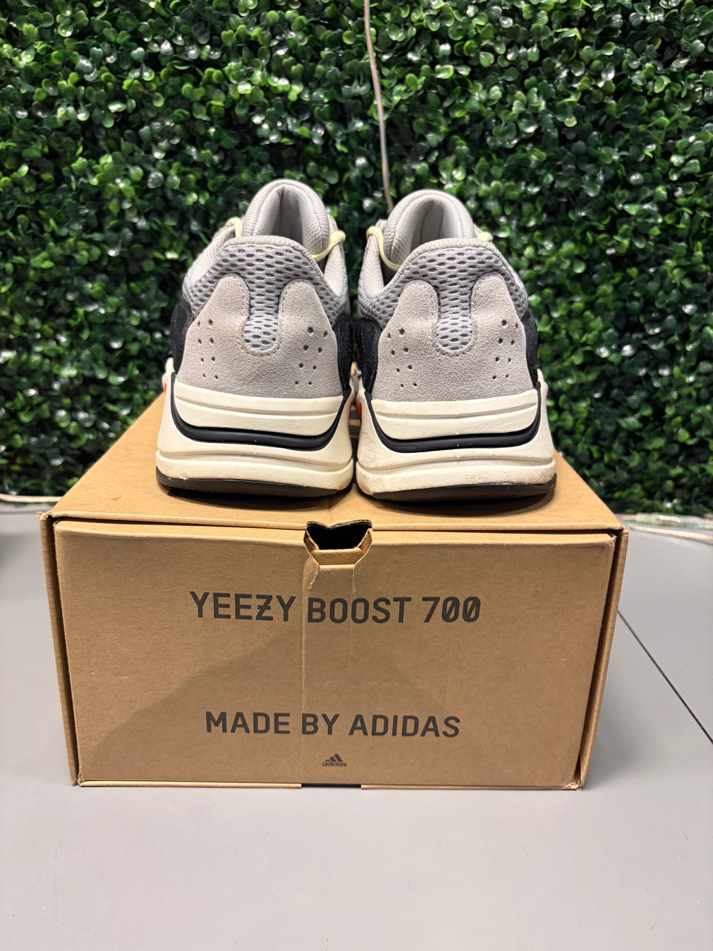 adidas Yeezy Boost 700 "Wave Runner" Size 11 Preowned