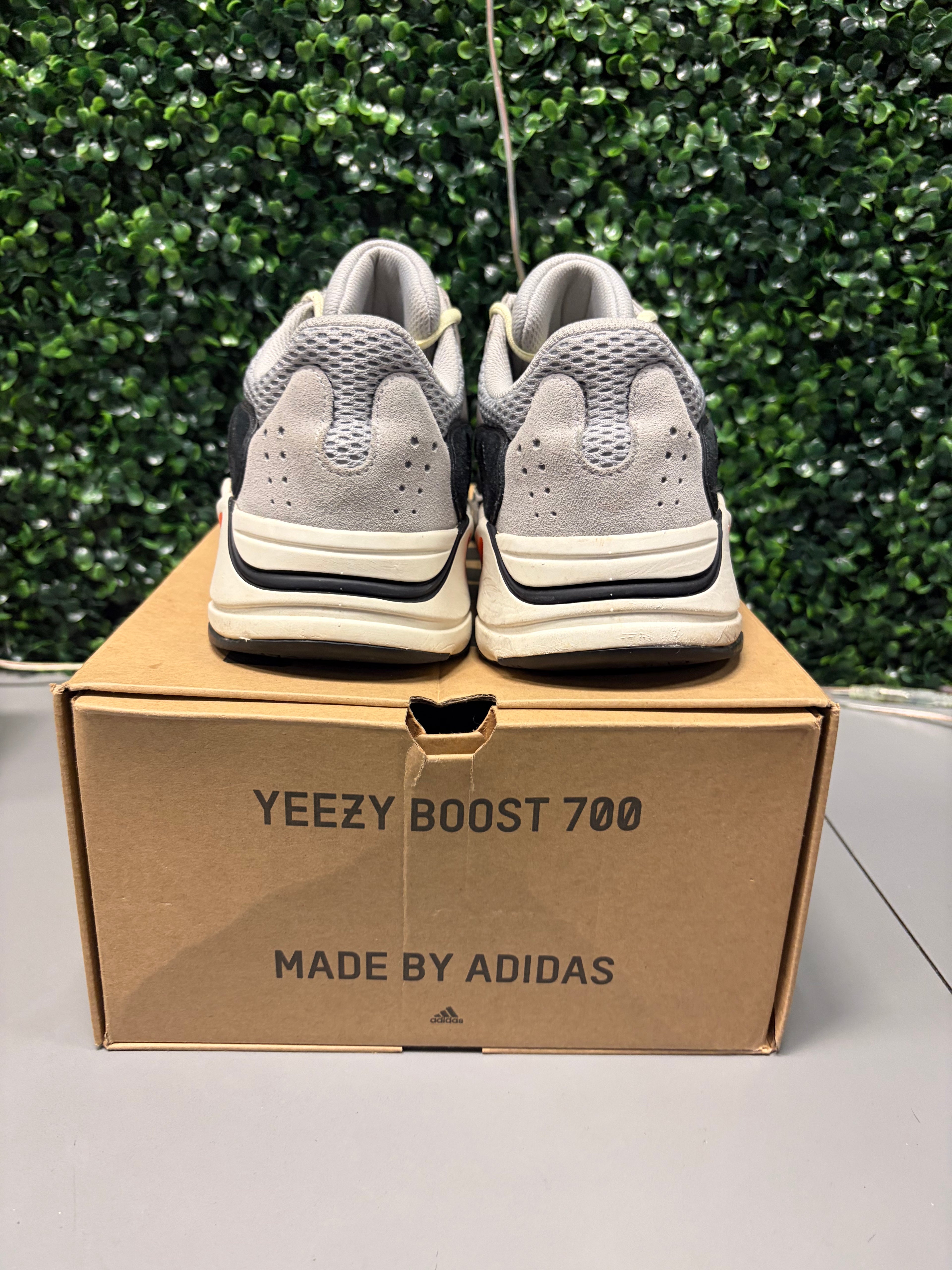 adidas Yeezy Boost 700 "Wave Runner" Size 11 Preowned