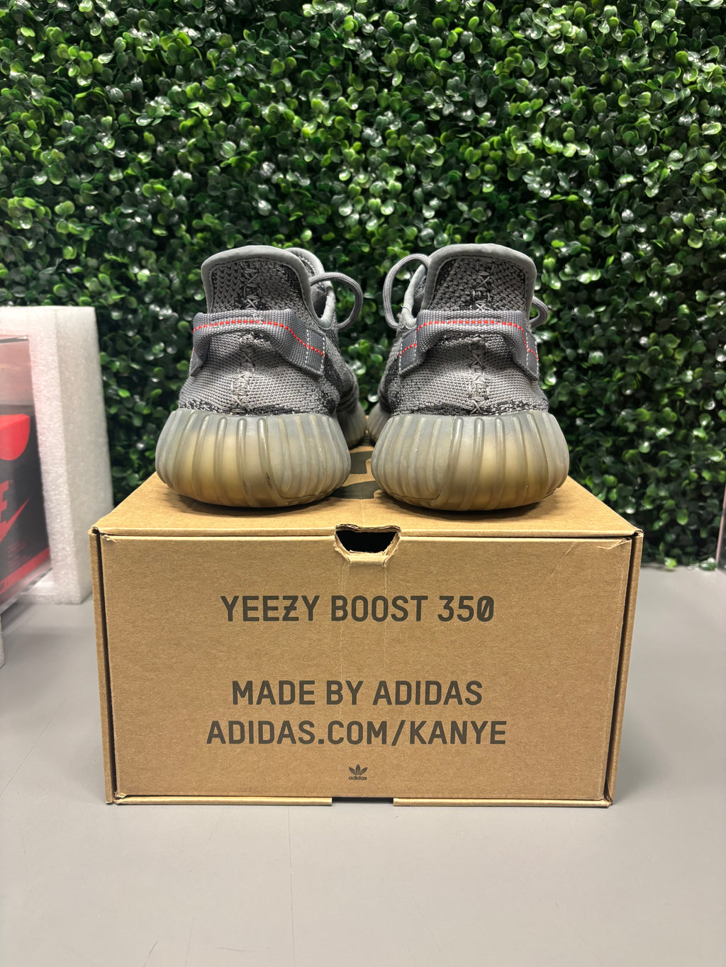 Yeezy 350 V2 "Beluga 2.0" Size 10.5 Preowned