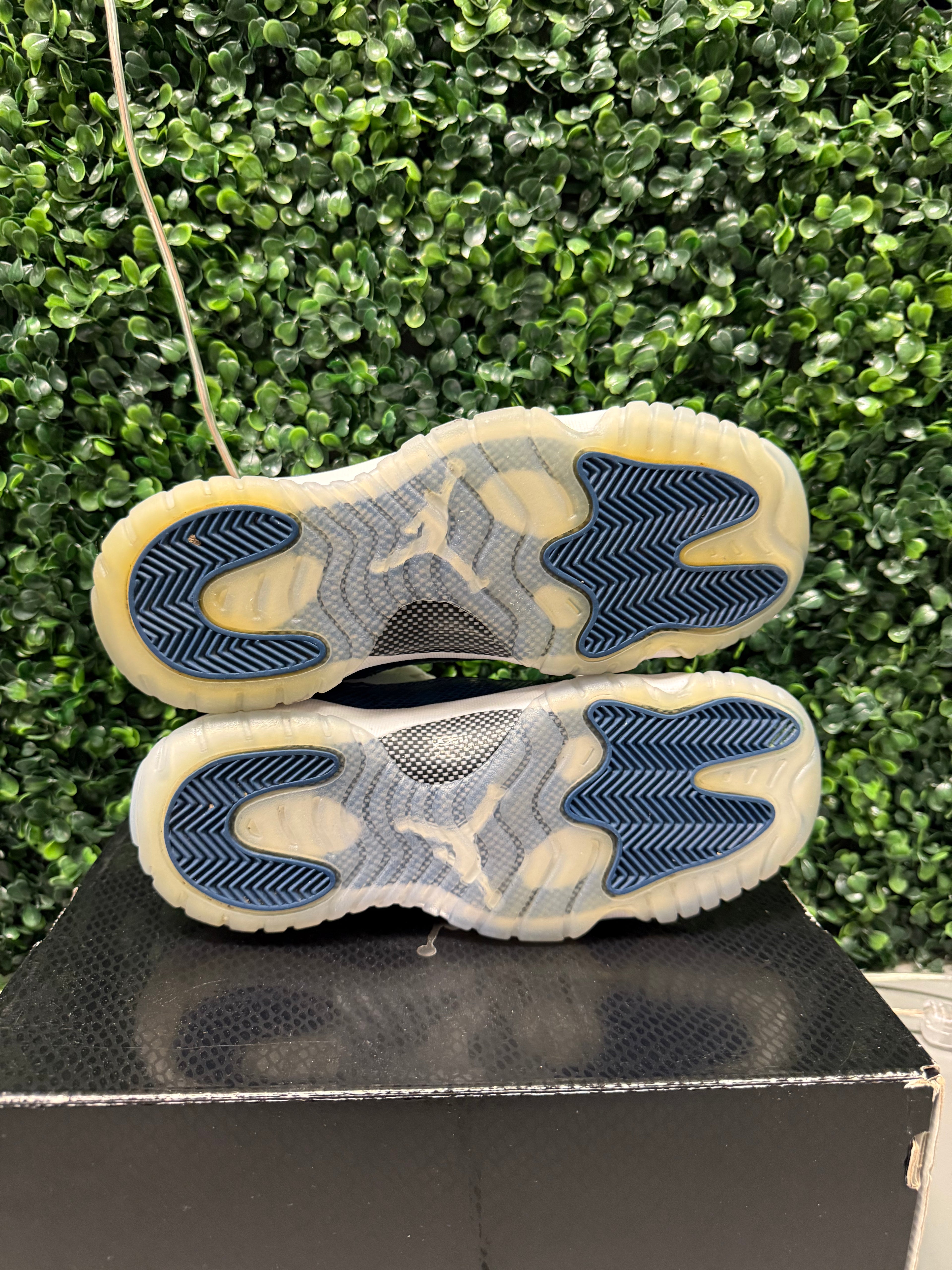 Jordan 11 Low "Navy Snakeskin" Size 6.5Y Preowned