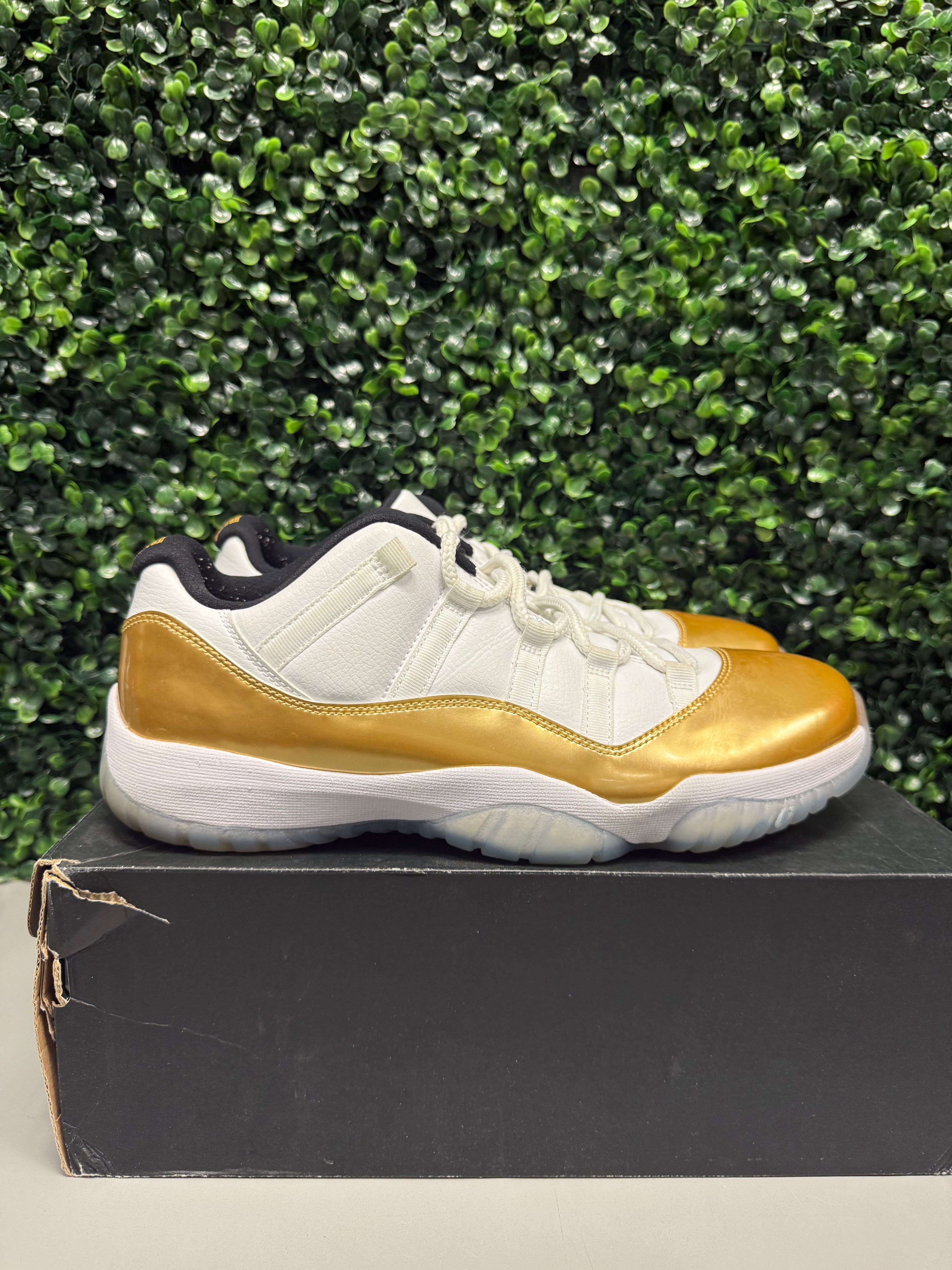Jordan 11 Low "Closing Ceremony" Size 11 Preowned