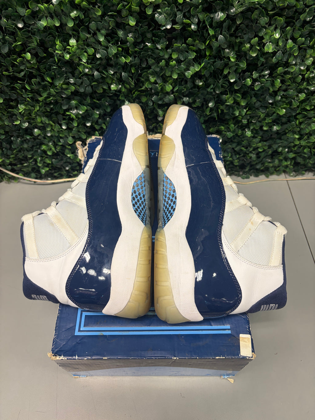 Jordan 11 Retro "UNC Win Like 82" Size 12 Preowned