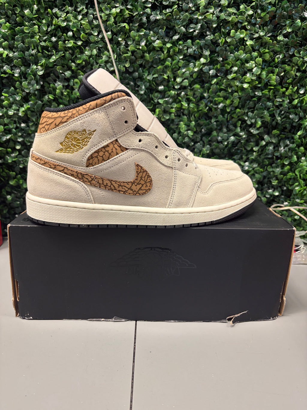 Jordan 1 Mid SE "Brown Elephant" Size 12 Preowned