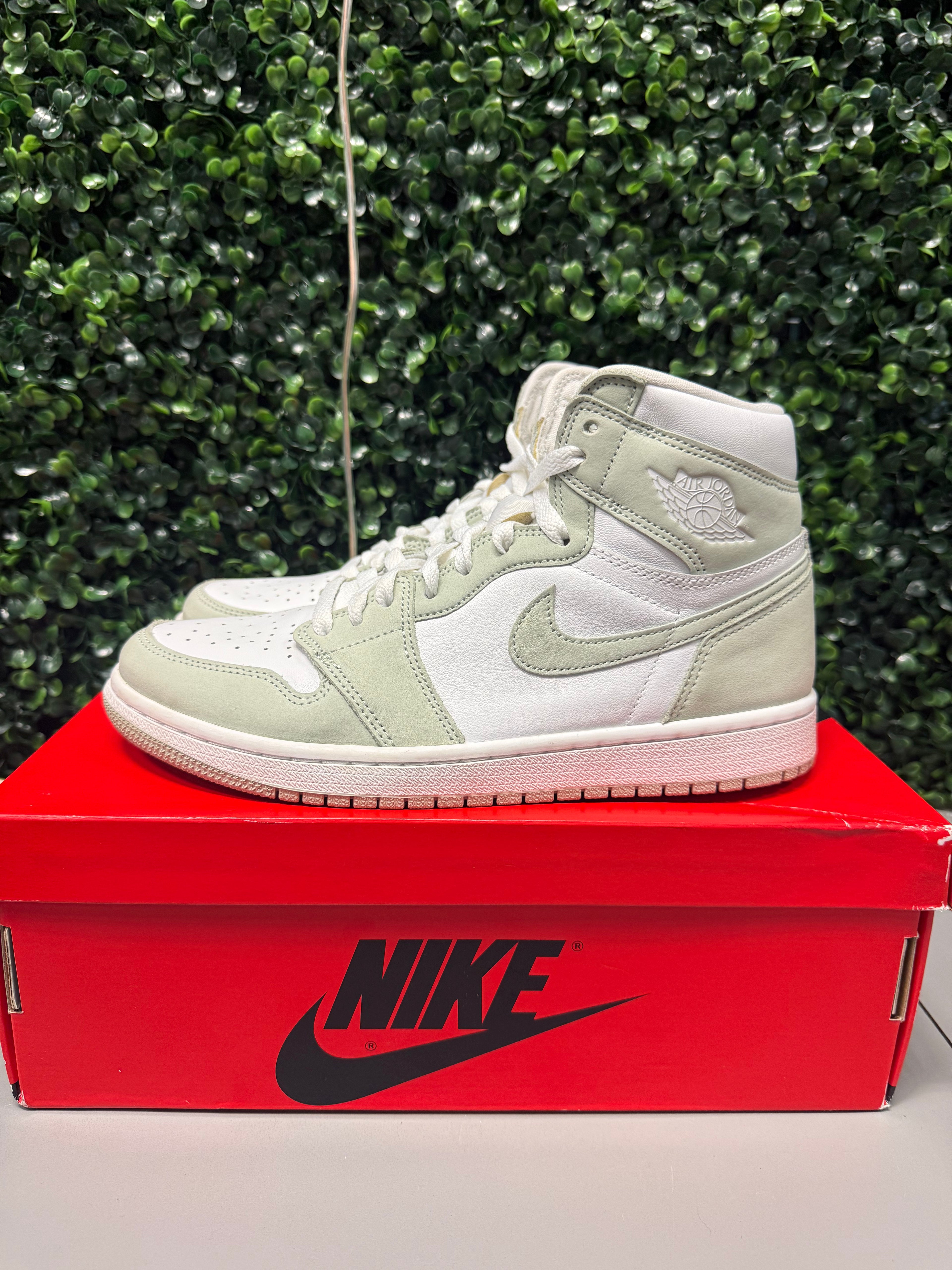 Jordan 1 High "Seafoam" Size 9W / 7.5M Preowned
