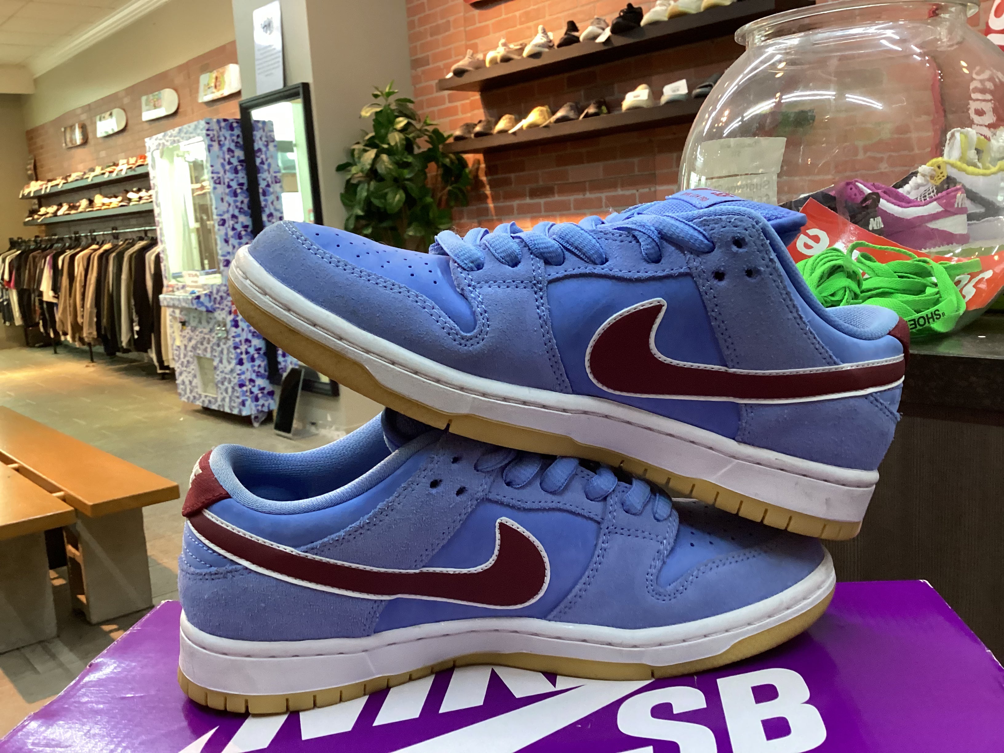 Nike Sb Dunk Low “Philadelphia Phillies” Size 6.5 Pre Owned