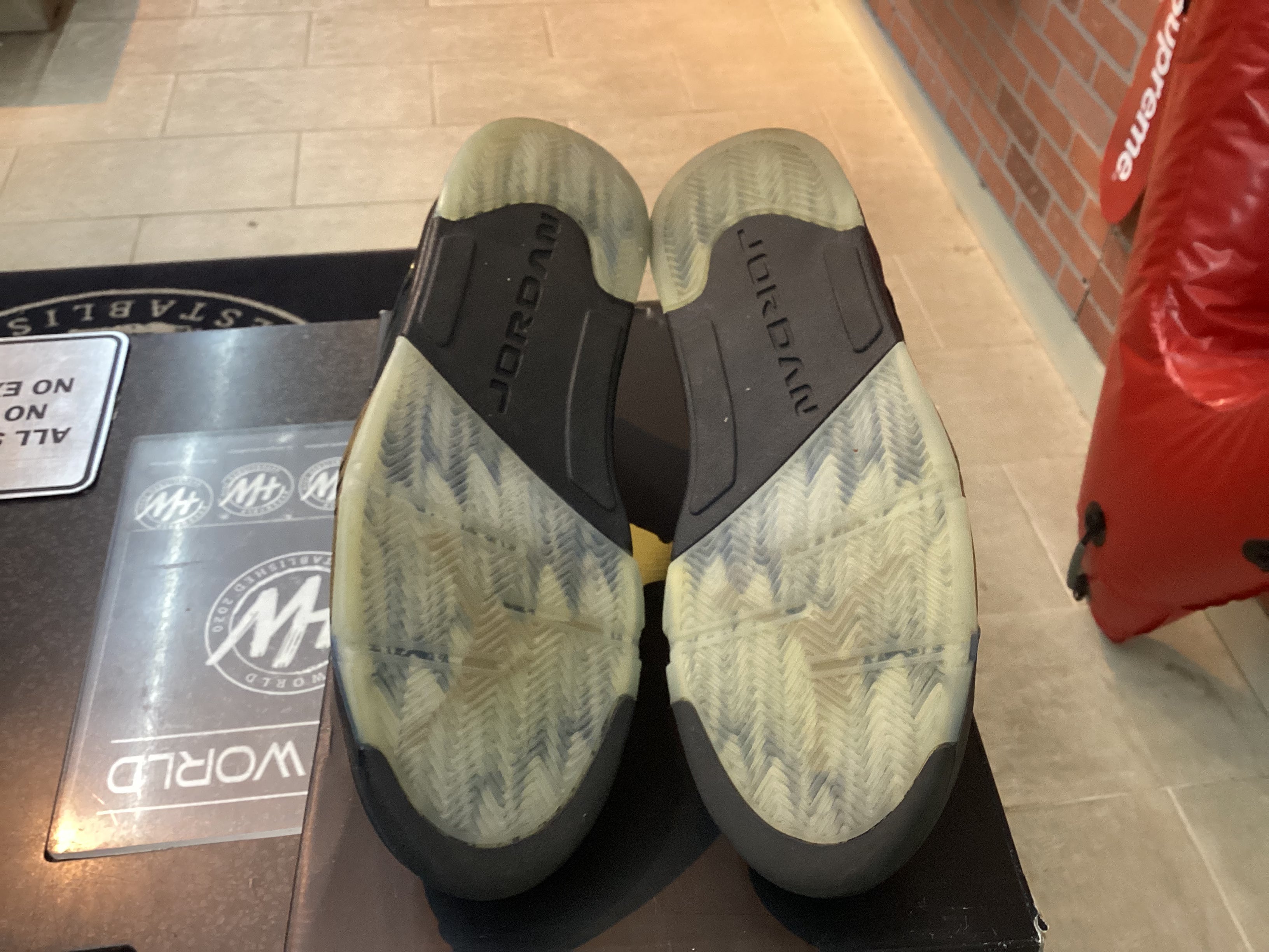 Jordan 5 Low “Wings” Size 9.5 Preowned