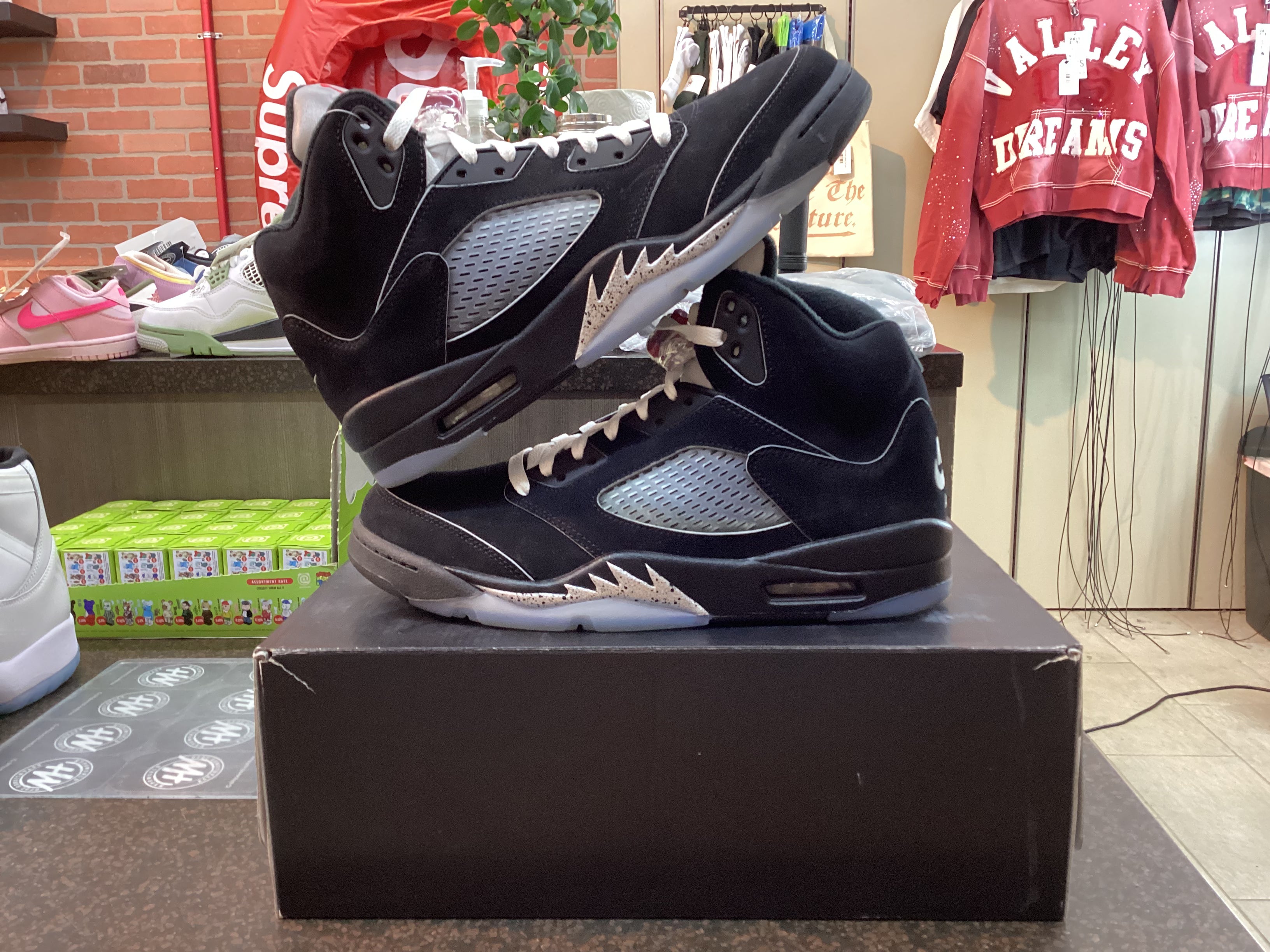 Jordan 5 “Black Metallic (2025)” Size 10 Preowned