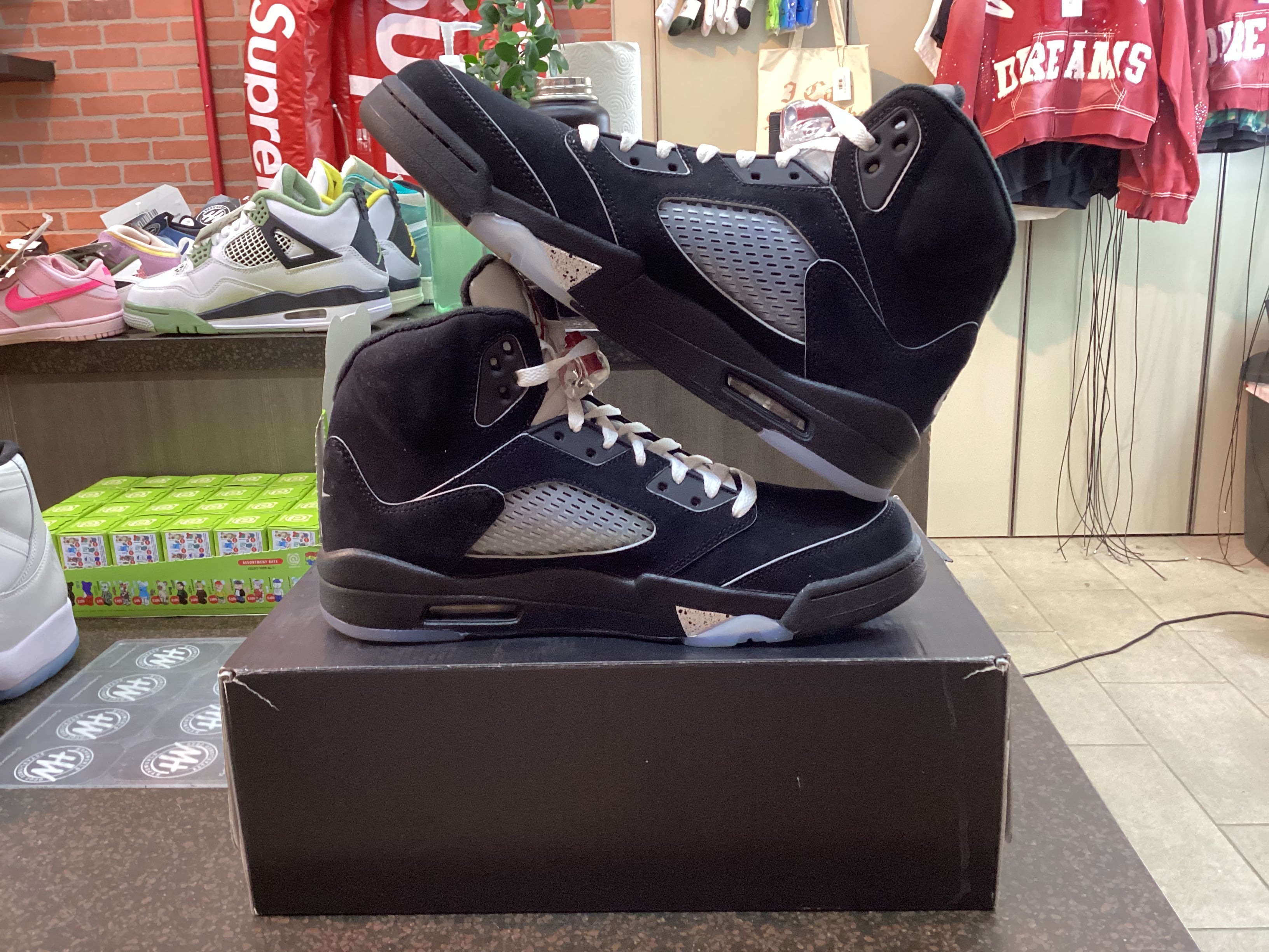 Jordan 5 “Black Metallic (2025)” Size 10 Preowned