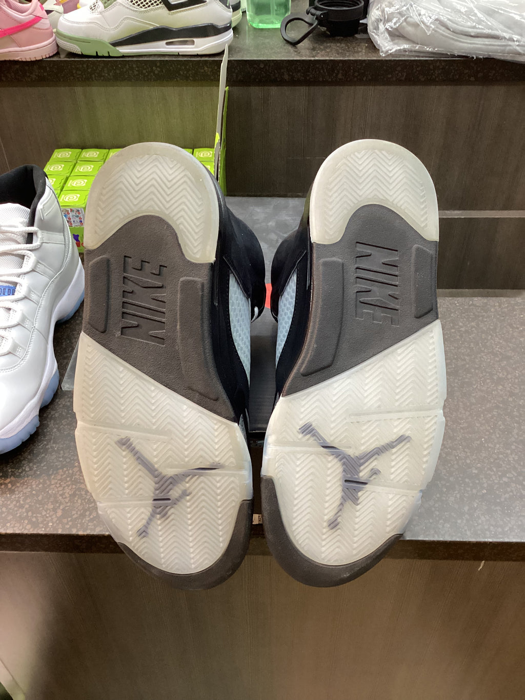 Jordan 5 “Black Metallic (2025)” Size 10 Preowned