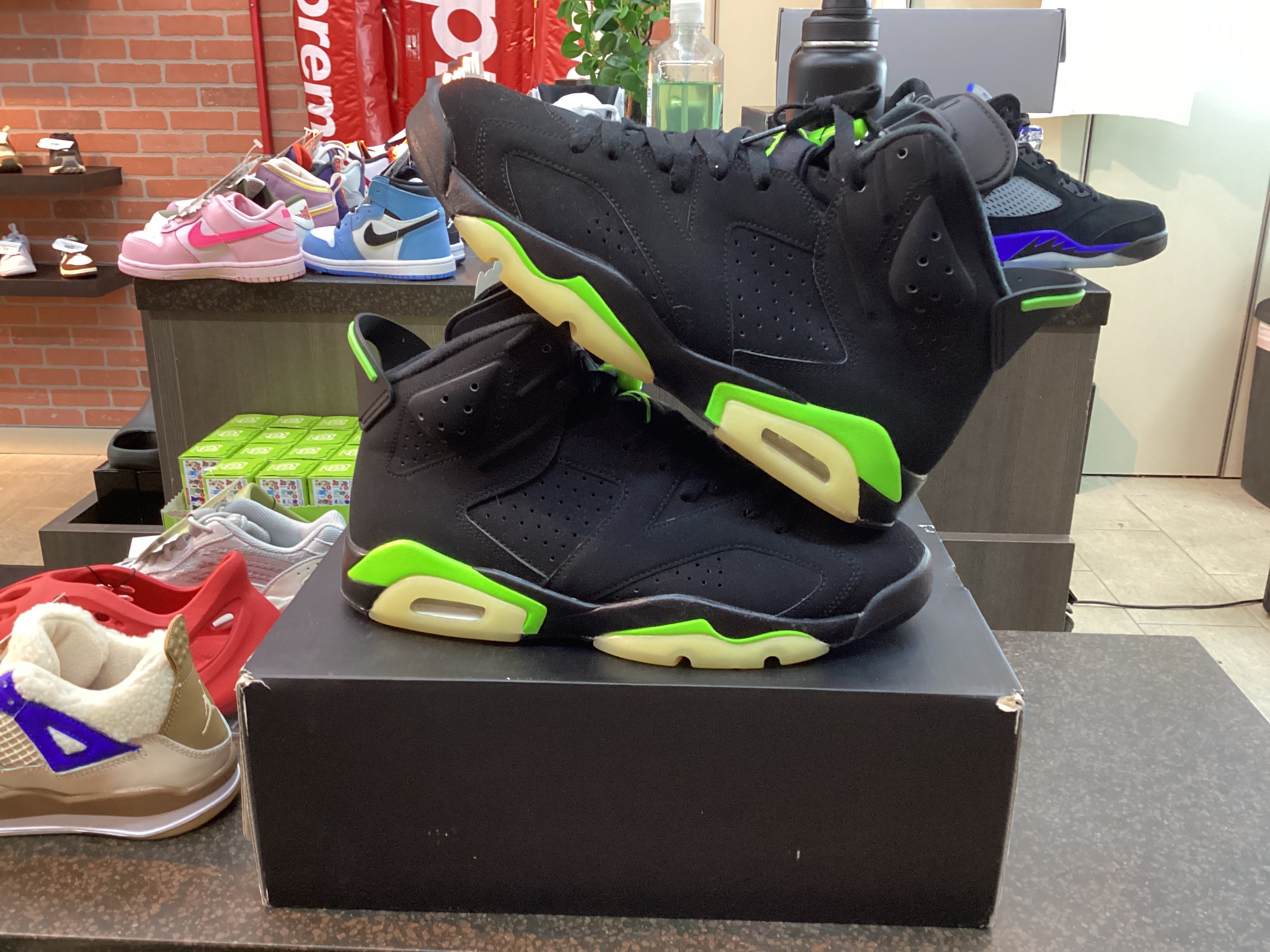 Jordan 6 “Electric Green” Size 10 Preowned