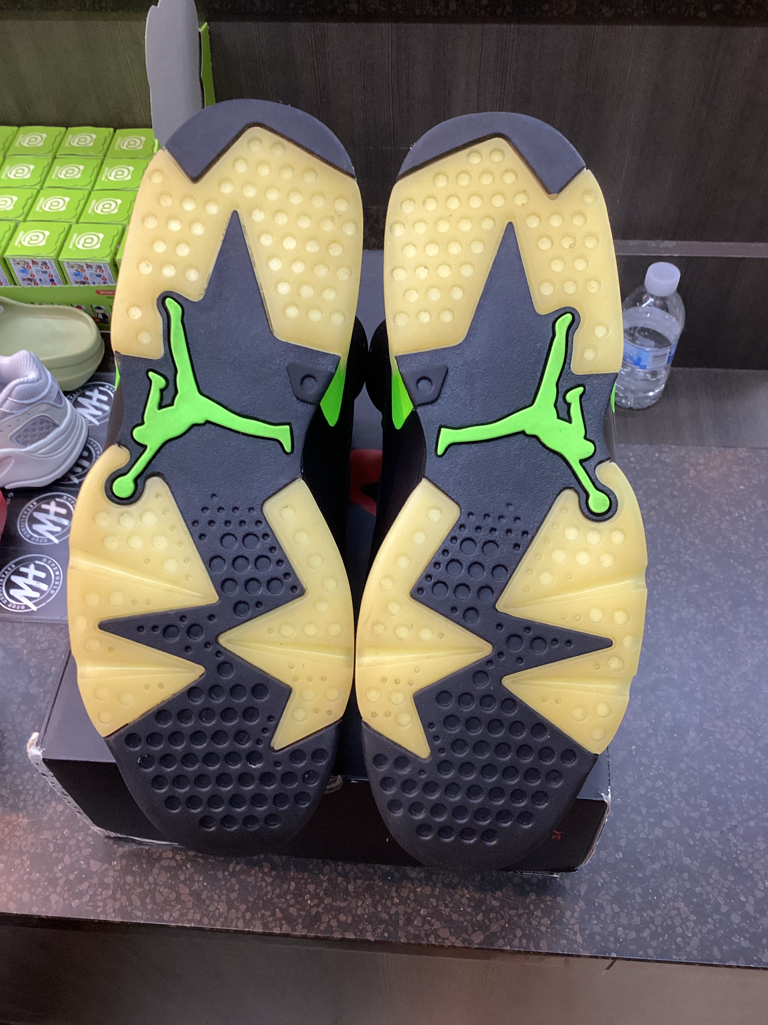 Jordan 6 “Electric Green” Size 10 Preowned