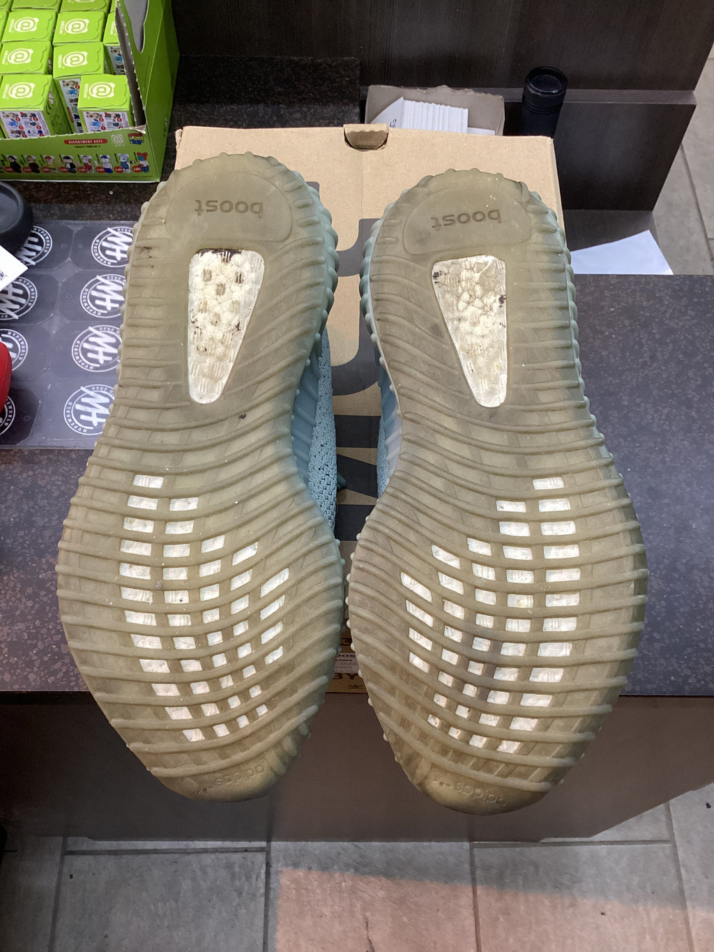 Yeezy 350 v2 “Salt” Size 9 Preowned