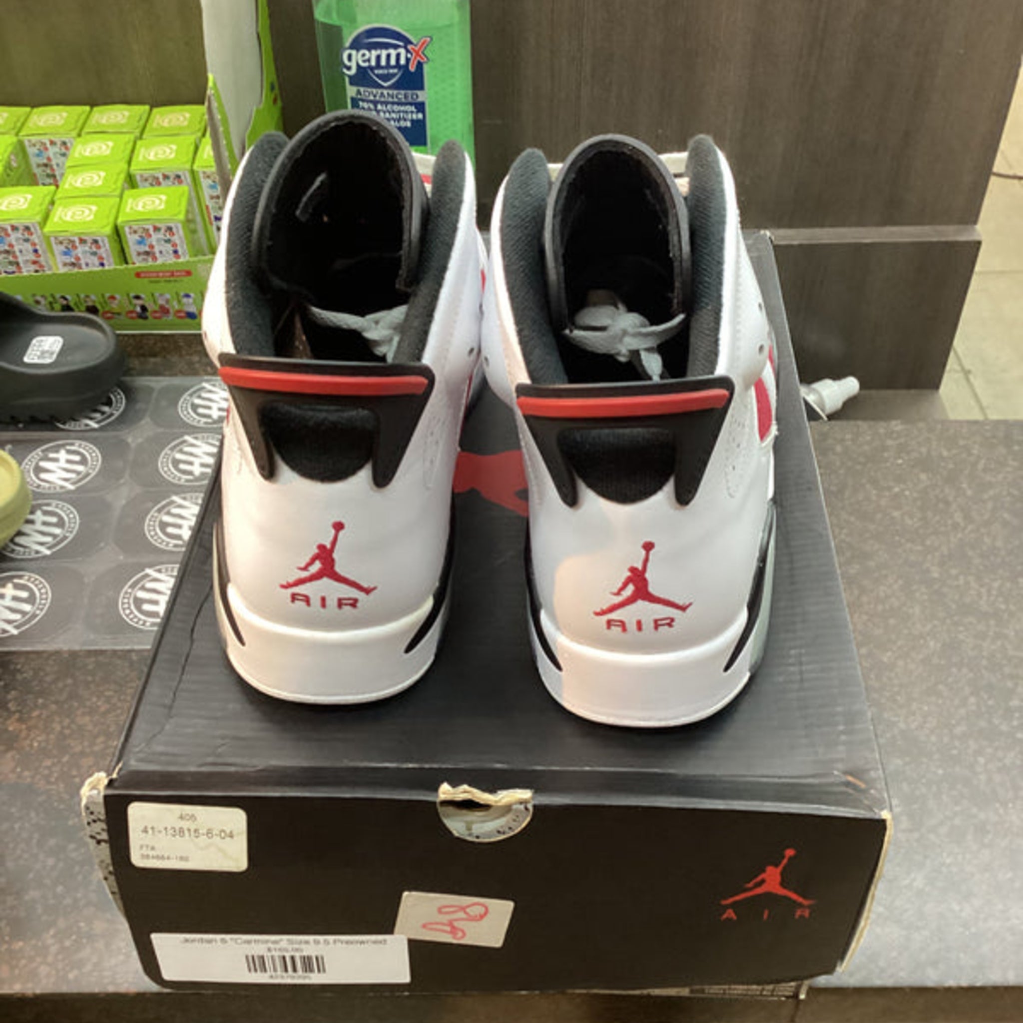 Jordan 6 "Carmine" Size 9.5 Preowned